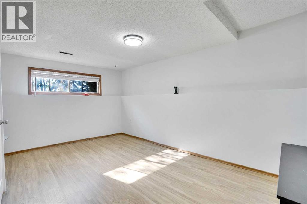 52 Erin Park Drive Se, Calgary, Alberta  T2B 2Z9 - Photo 21 - A2264119