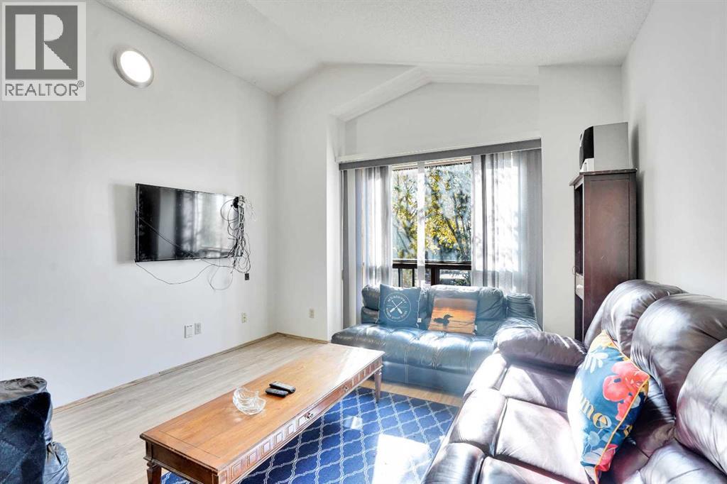 52 Erin Park Drive Se, Calgary, Alberta  T2B 2Z9 - Photo 5 - A2264119