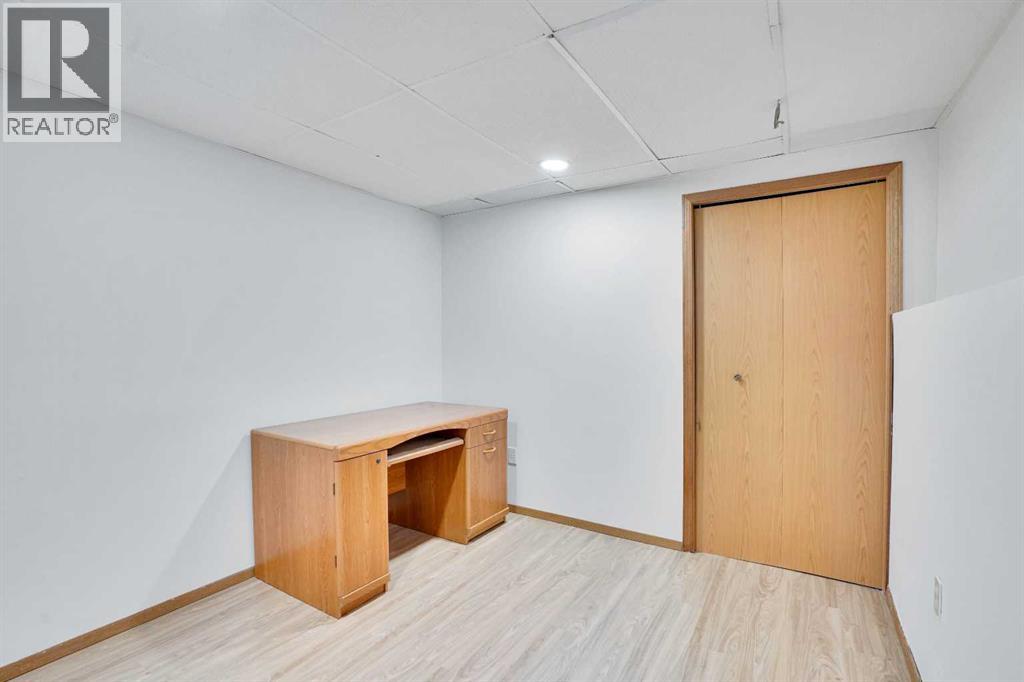 52 Erin Park Drive Se, Calgary, Alberta  T2B 2Z9 - Photo 30 - A2264119