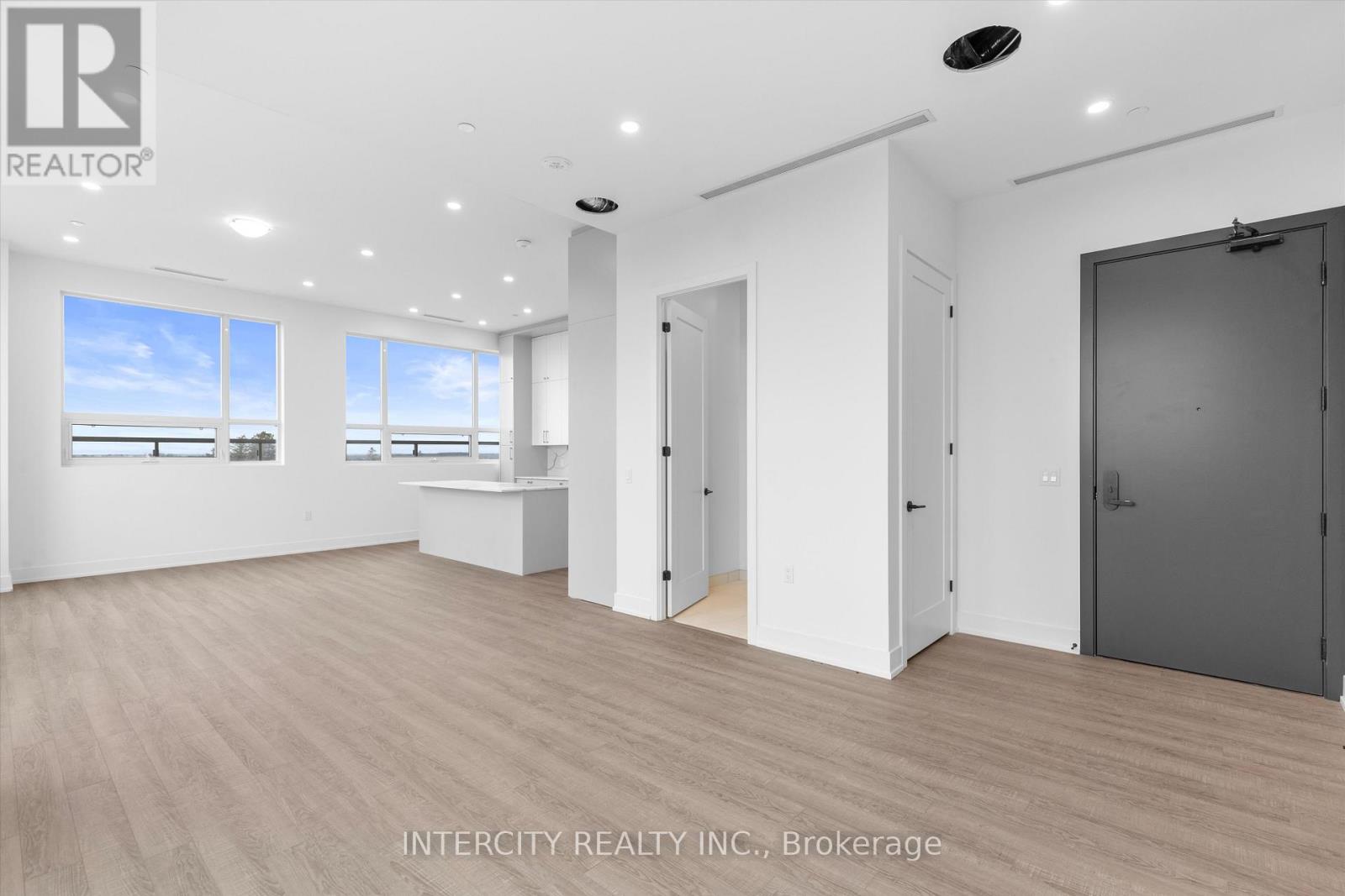 615 - 2075 King Road, King, Ontario  L7B 0R6 - Photo 3 - N12642868