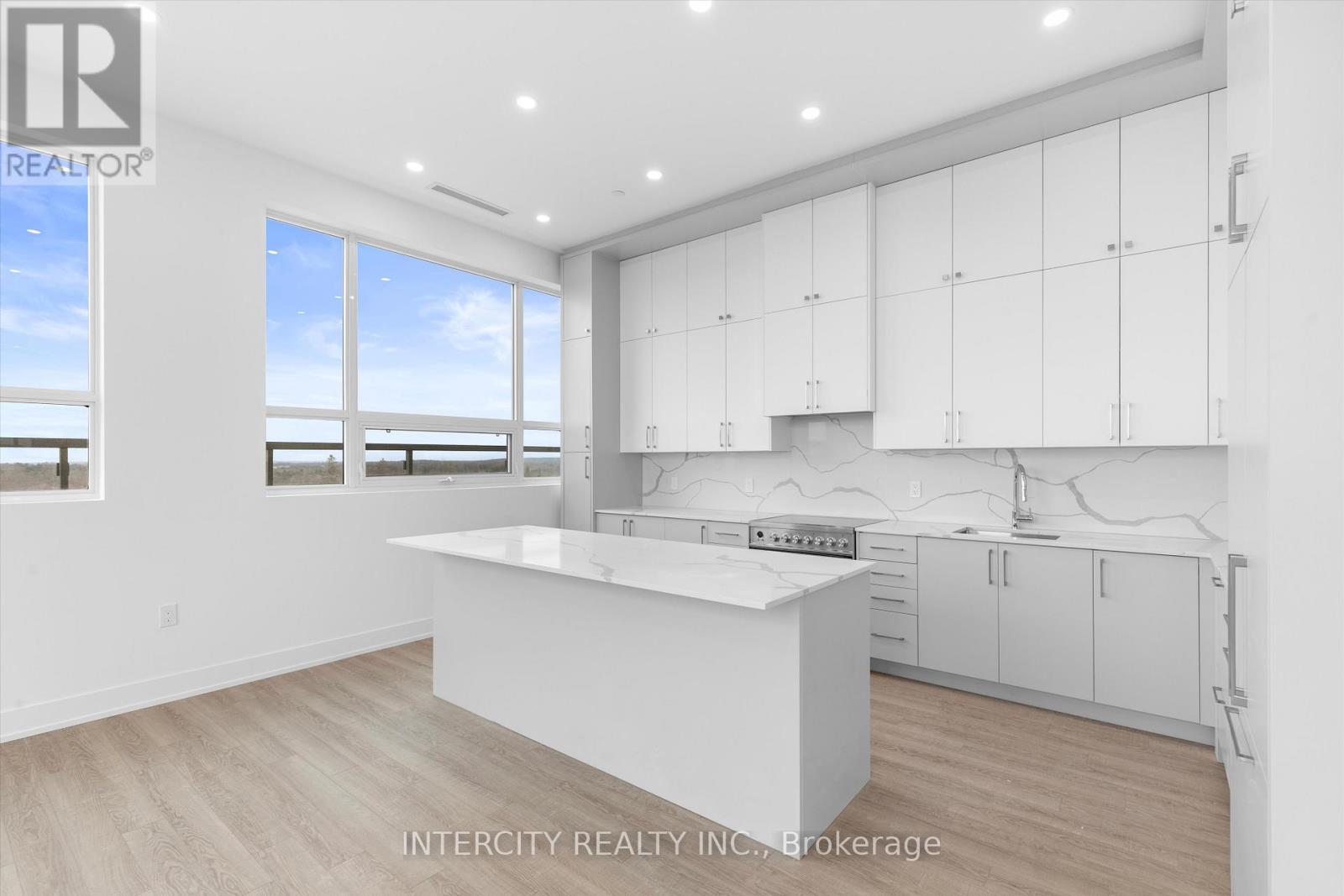 615 - 2075 King Road, King, Ontario  L7B 0R6 - Photo 5 - N12642868