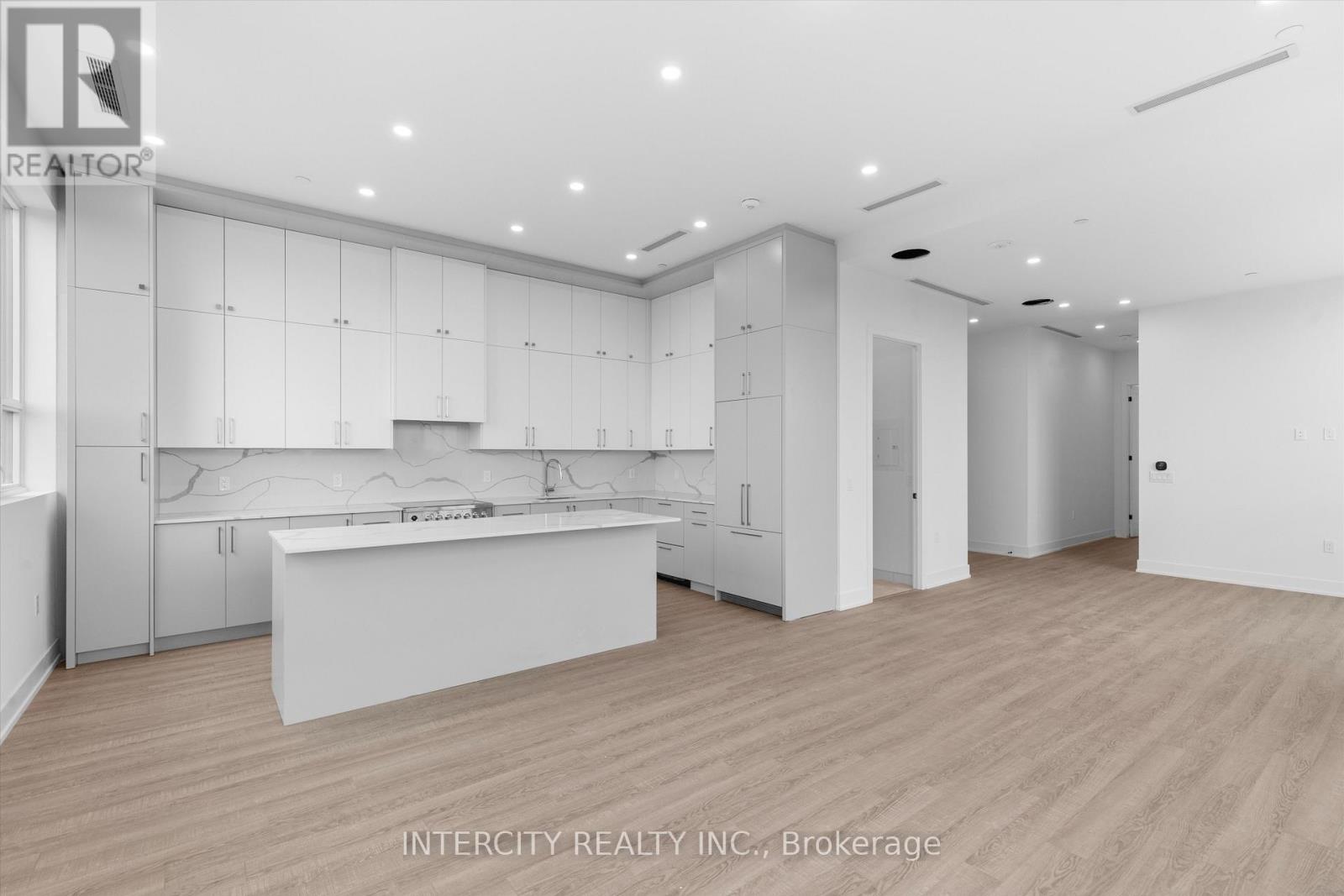 615 - 2075 King Road, King, Ontario  L7B 0R6 - Photo 4 - N12642868