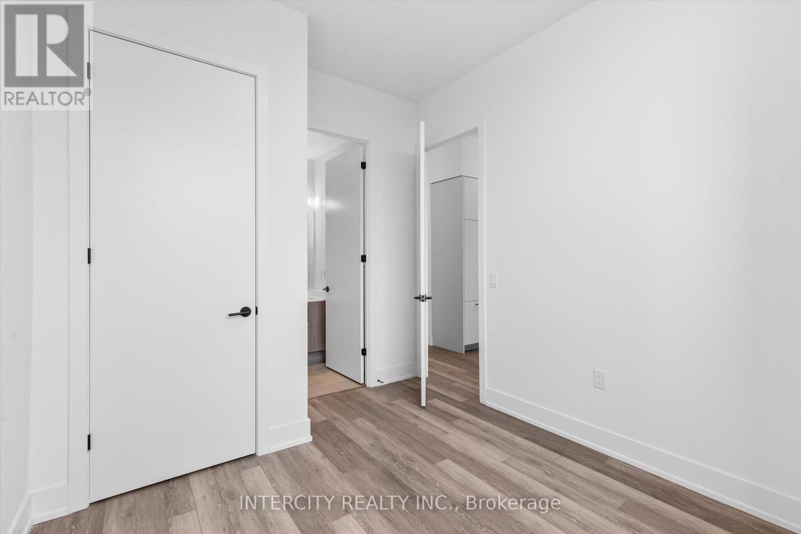 601 - 2075 King Road, King, Ontario  L7B 0R6 - Photo 12 - N12680706