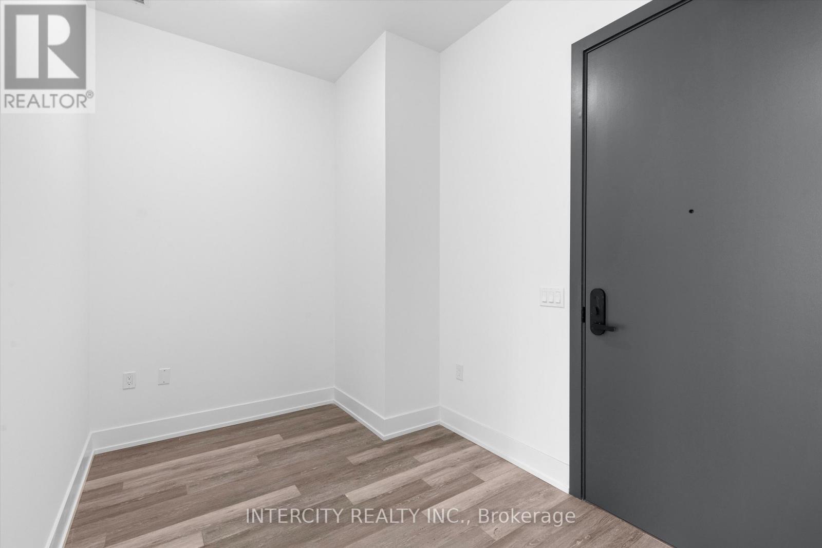 601 - 2075 King Road, King, Ontario  L7B 0R6 - Photo 5 - N12680706