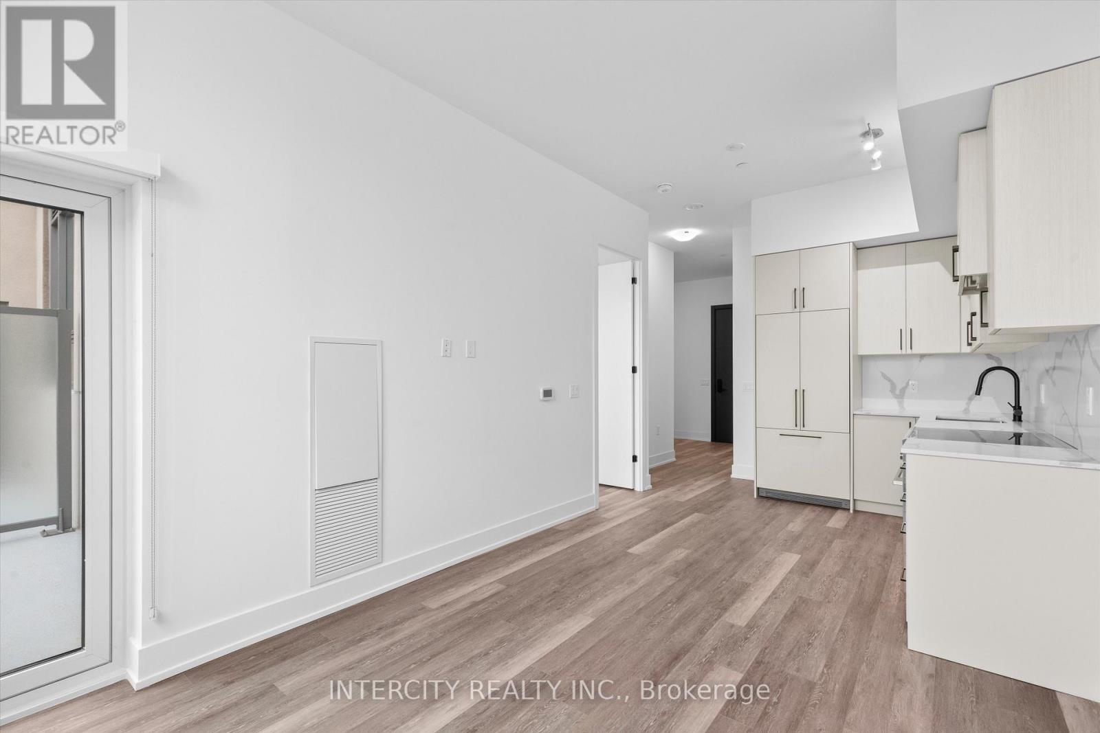 601 - 2075 King Road, King, Ontario  L7B 0R6 - Photo 7 - N12680706