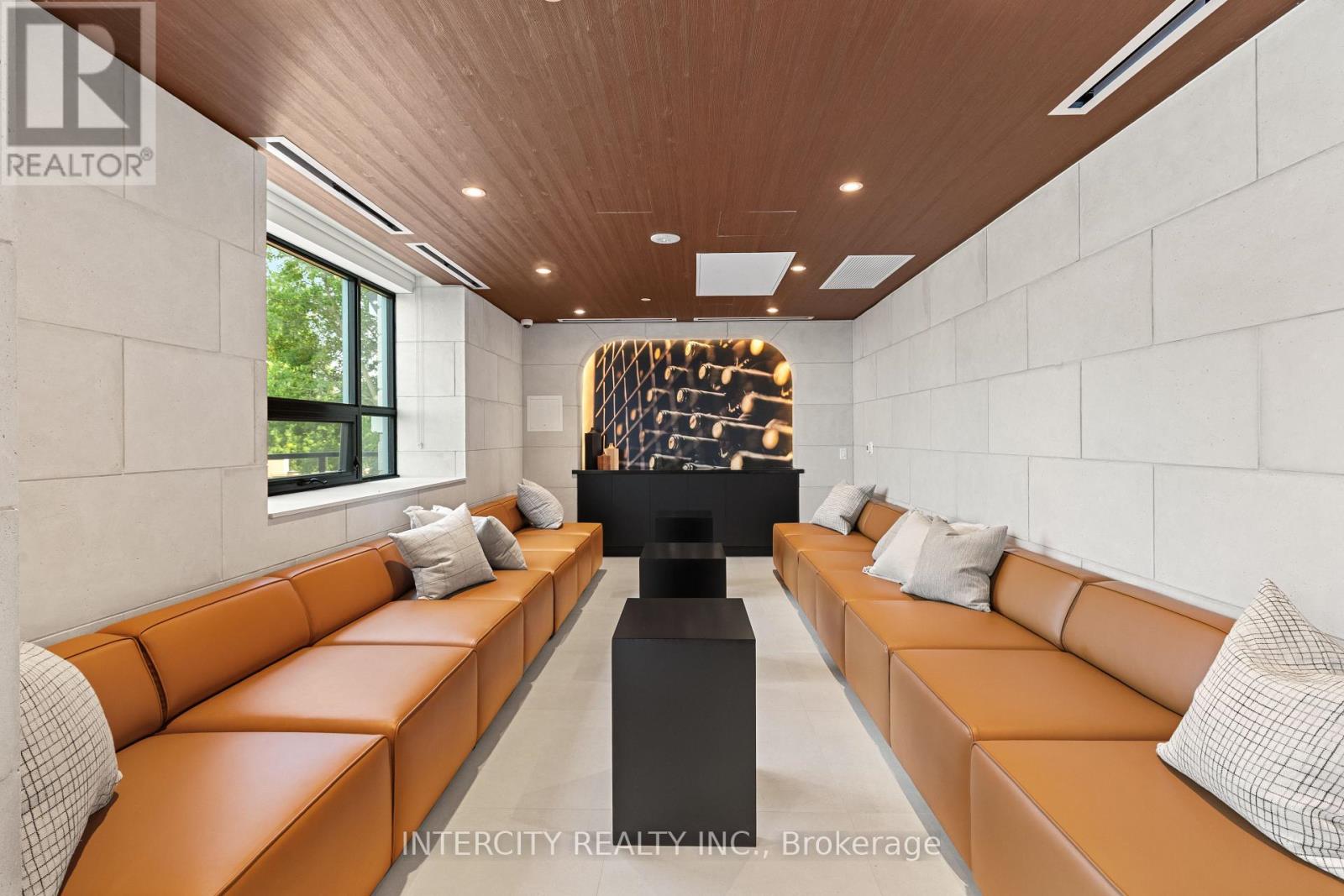 601 - 2075 King Road, King, Ontario  L7B 0R6 - Photo 18 - N12680706