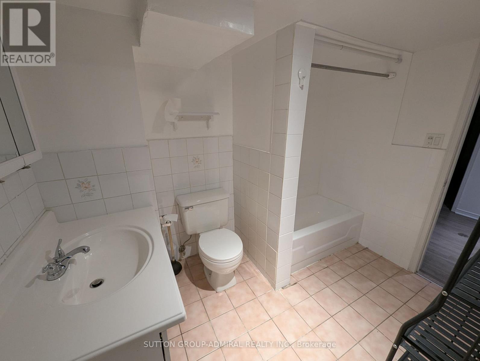 Bsmt - 41 Russfax Drive, Toronto, Ontario  M2R 3K9 - Photo 3 - C12684762