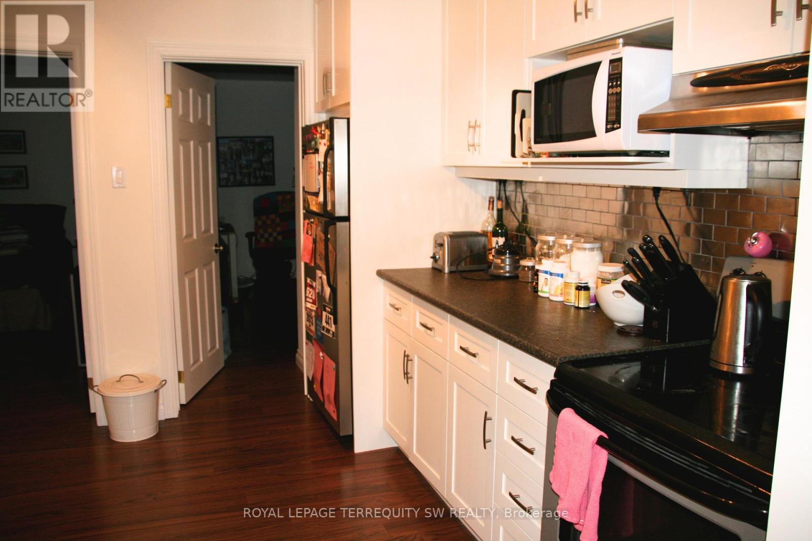 6 - 8 Casci Avenue, Toronto, Ontario  M4L 2K3 - Photo 5 - E12684758