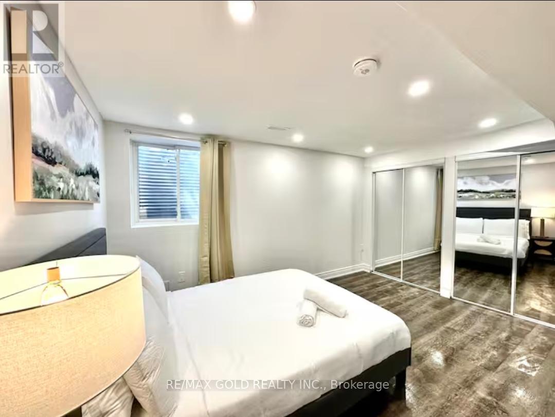 Lower - 1749 Wembury Road, Mississauga, Ontario  L5J 4G4 - Photo 2 - W12684770