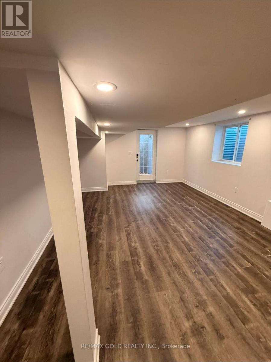 Lower - 1749 Wembury Road, Mississauga, Ontario  L5J 4G4 - Photo 6 - W12684770