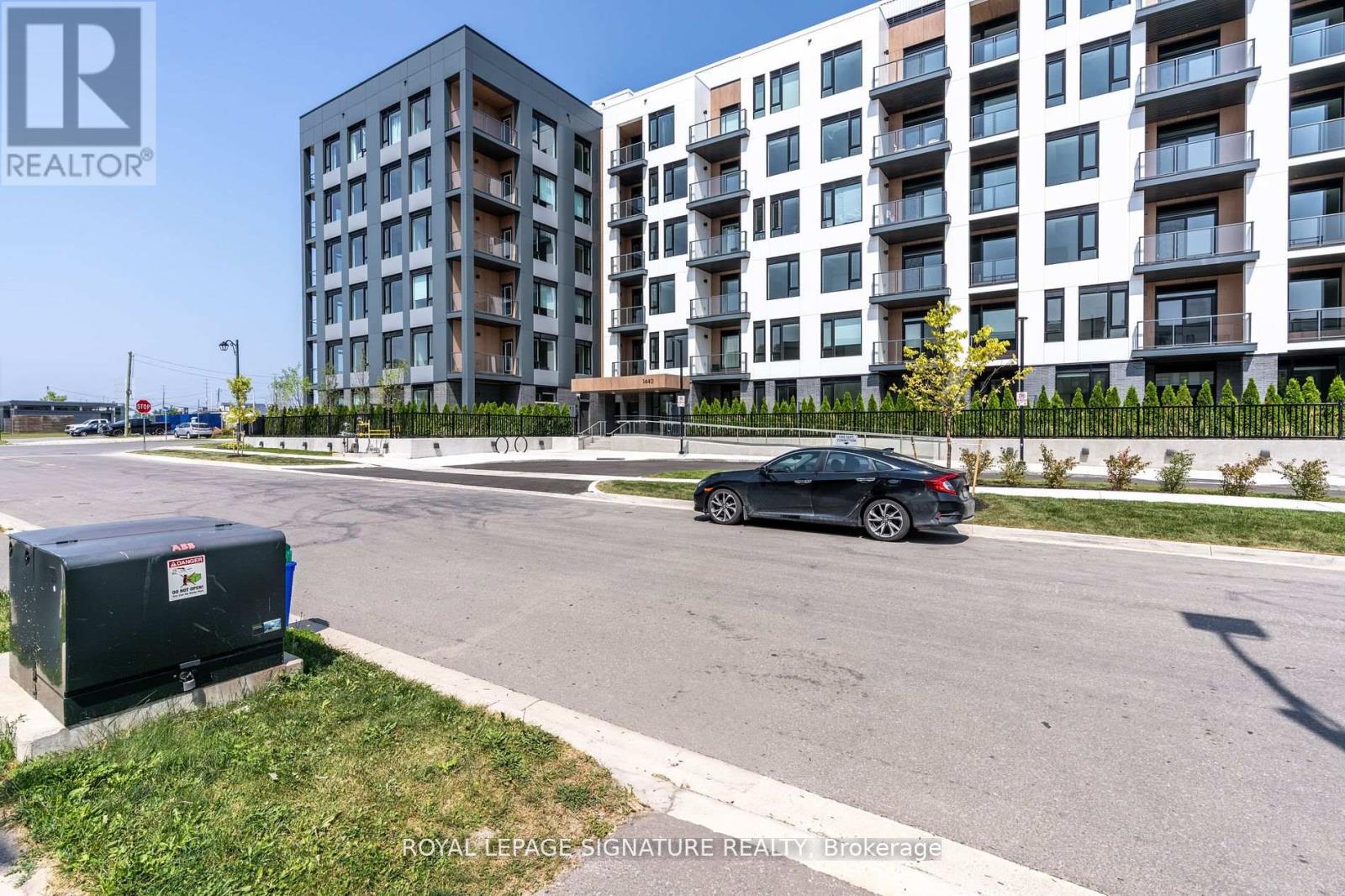 314 - 1440 Clarriage Court, Milton, Ontario  L9T 2X5 - Photo 2 - W12684772