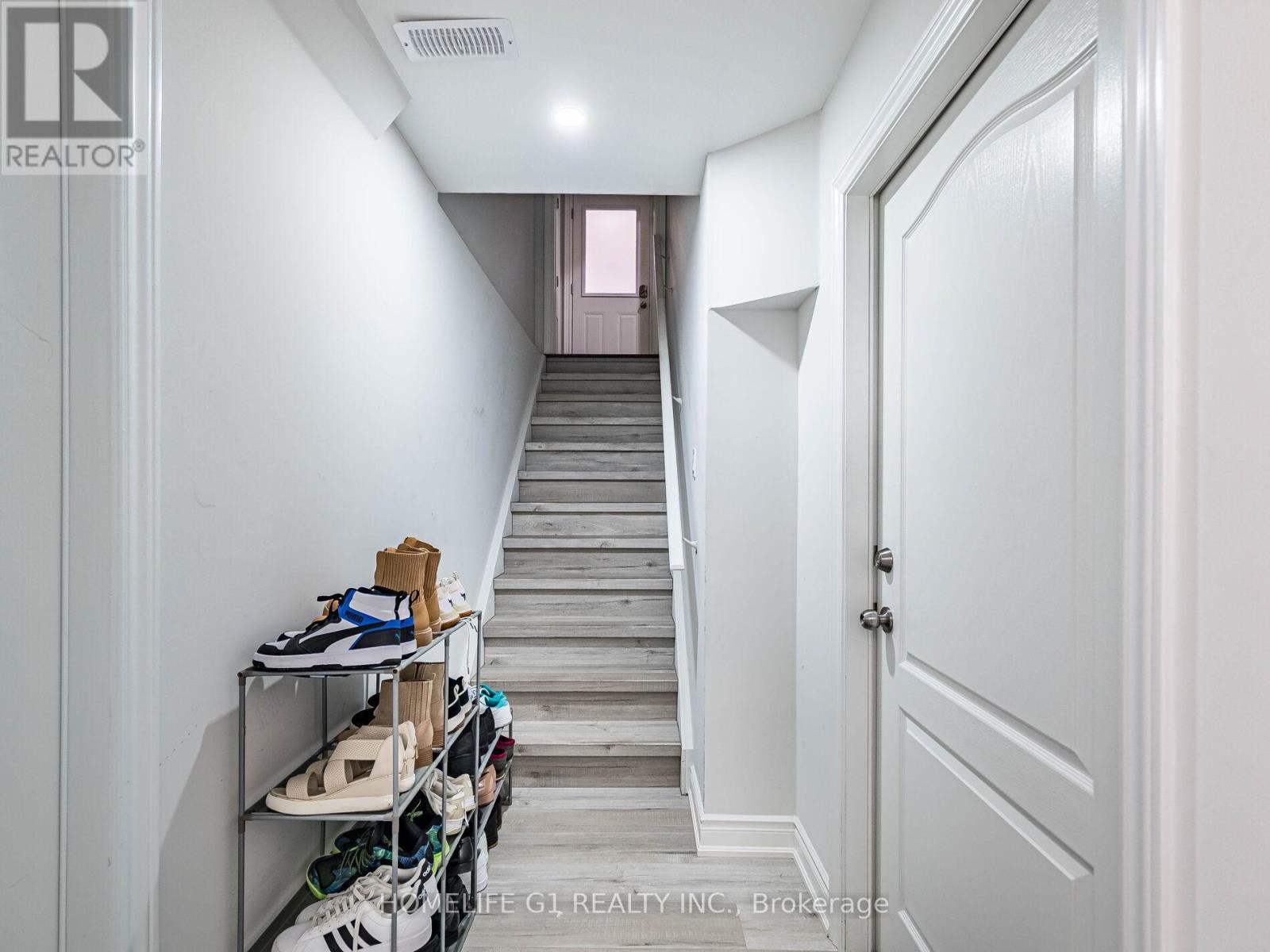 8 Vetch Street, Brampton, Ontario  L6Y 6C2 - Photo 39 - W12684774