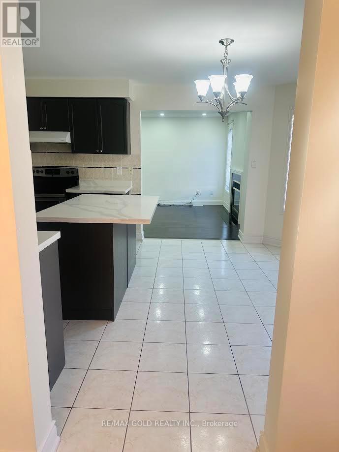 329 Brisdale Drive W, Brampton, Ontario  L7A 3C1 - Photo 5 - W12684778