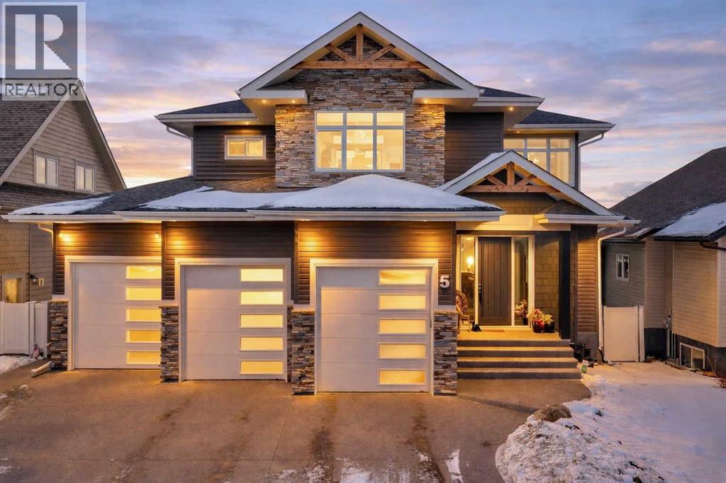 5 Leonard Close, Sylvan Lake, Alberta  T4S 0E7 - Photo 1 - A2266256