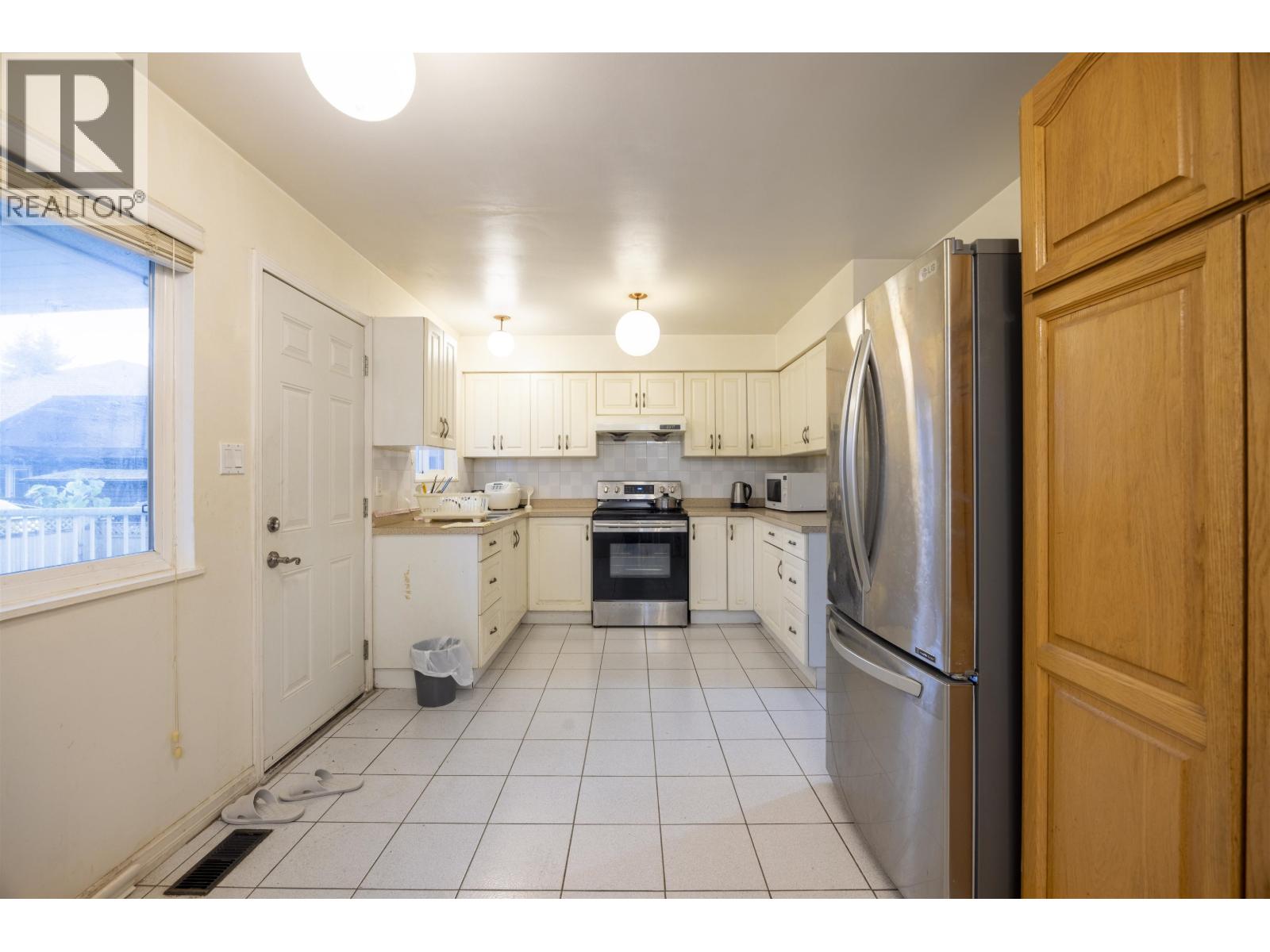 675 Duncan Avenue, Burnaby, British Columbia V5B 4M1 - Photo 9 - R3054105