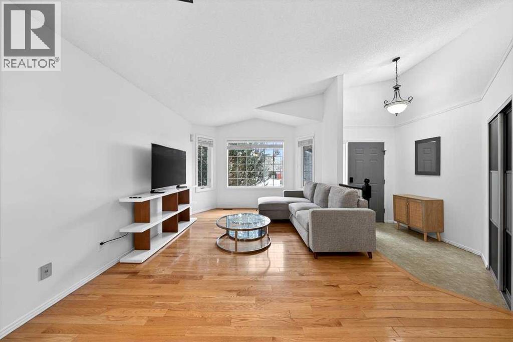 22 Shawinigan Rise Sw, Calgary, Alberta  T2Y 1Z6 - Photo 9 - A2277714