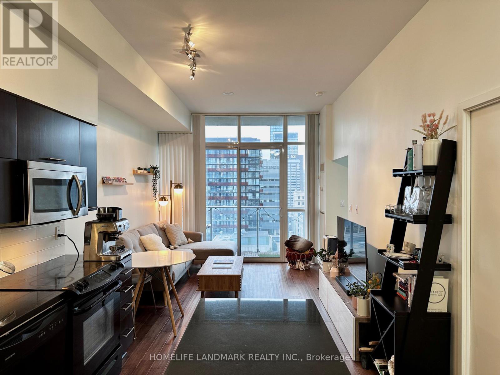 2206 - 126 Simcoe Street, Toronto, Ontario  M5H 4E6 - Photo 2 - C12684810