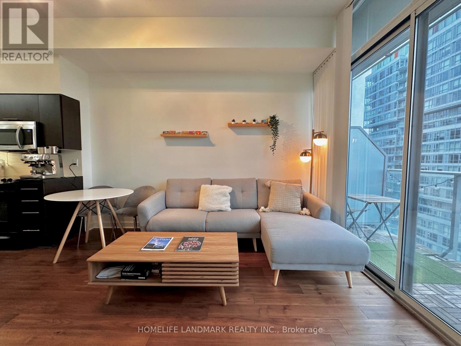 2206 - 126 Simcoe Street, Toronto, Ontario  M5H 4E6 - Photo 3 - C12684810