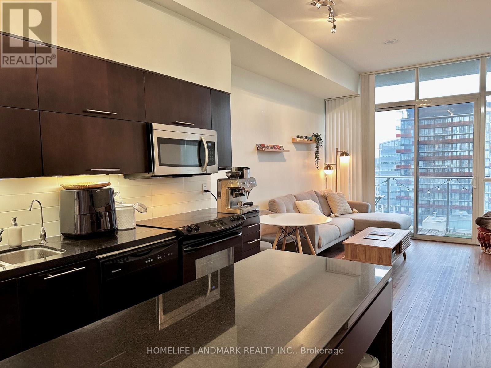 2206 - 126 Simcoe Street, Toronto, Ontario  M5H 4E6 - Photo 5 - C12684810