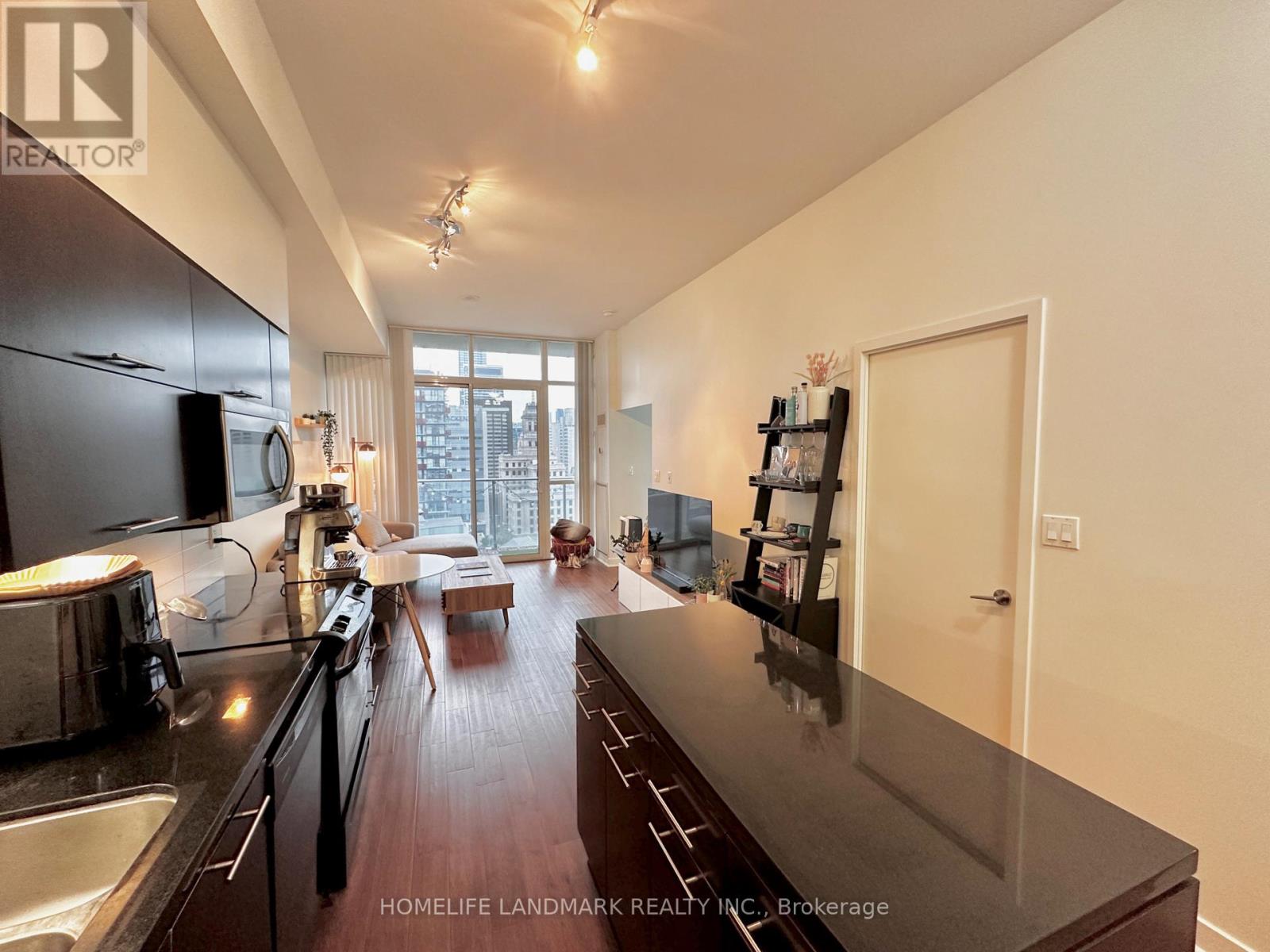 2206 - 126 Simcoe Street, Toronto, Ontario  M5H 4E6 - Photo 7 - C12684810