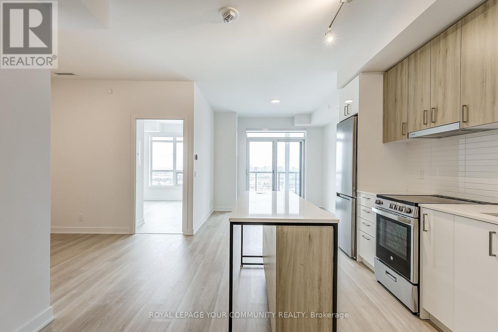 A2011 - 30 Upper Mall Way, Vaughan, Ontario  L4J 0L8 - Photo 3 - N12684808