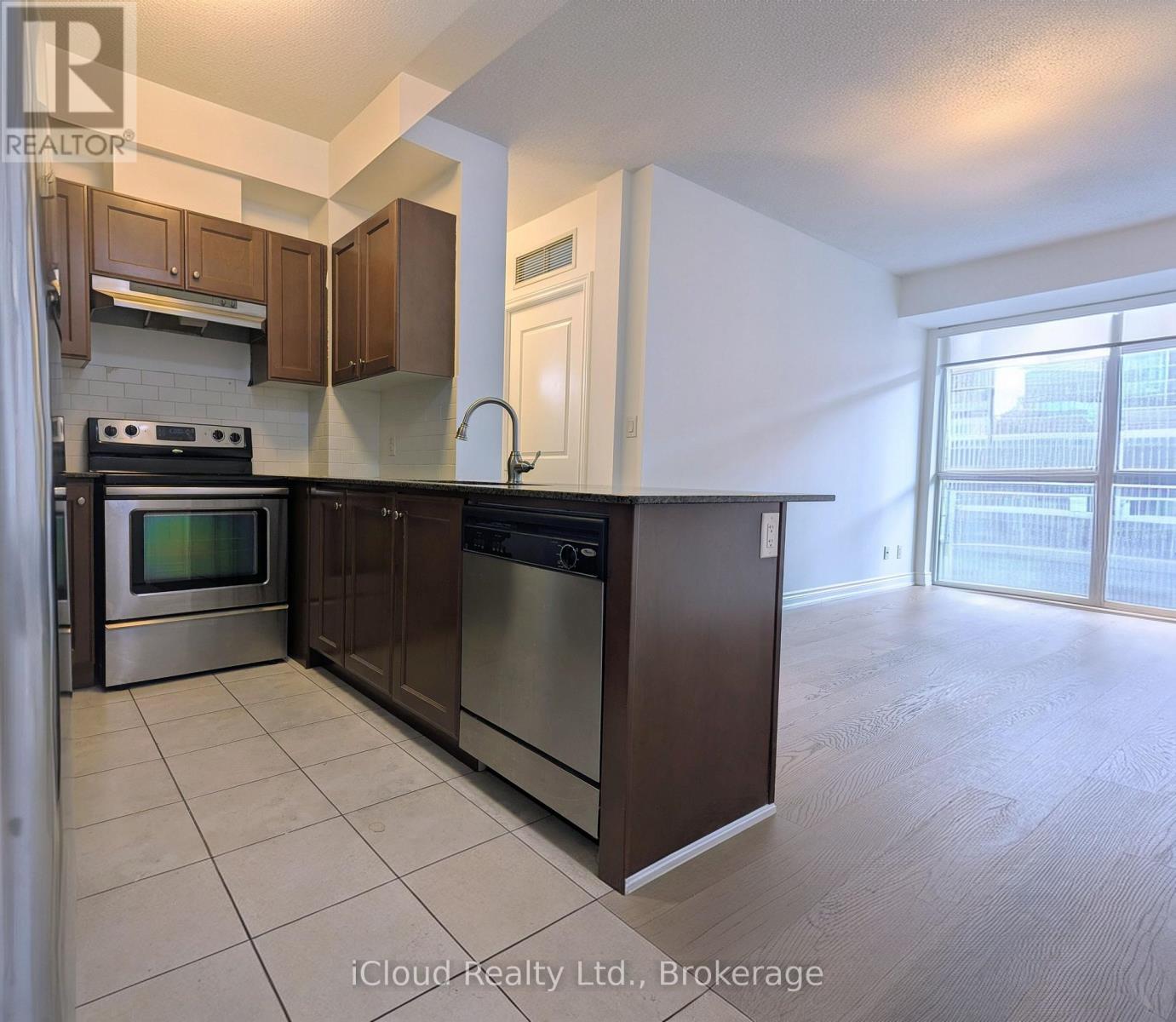 333 - 281 Woodbridge Avenue, Vaughan, Ontario  L4L 0C6 - Photo 7 - N12684828