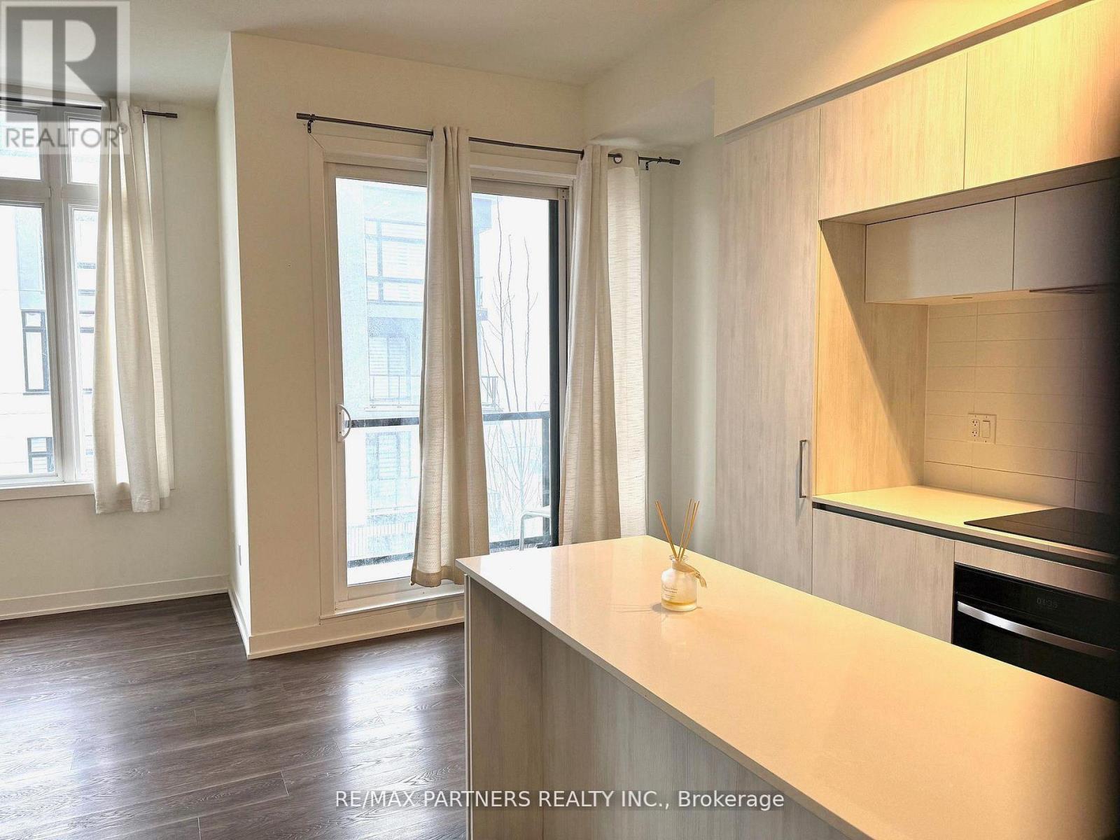 924 - 2 Steckley House Lane, Richmond Hill, Ontario  L4S 0N4 - Photo 6 - N12684844