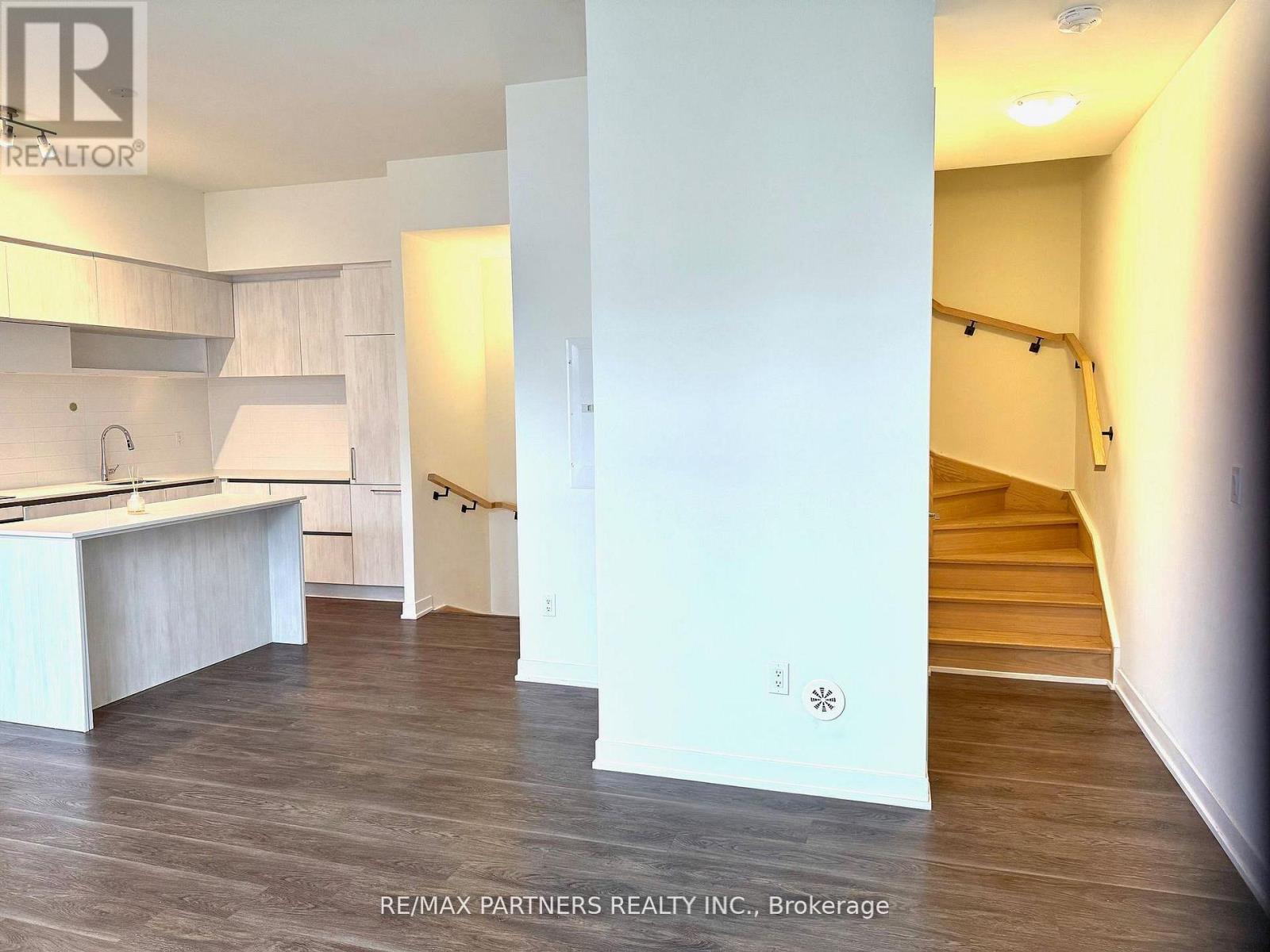 924 - 2 Steckley House Lane, Richmond Hill, Ontario  L4S 0N4 - Photo 9 - N12684844