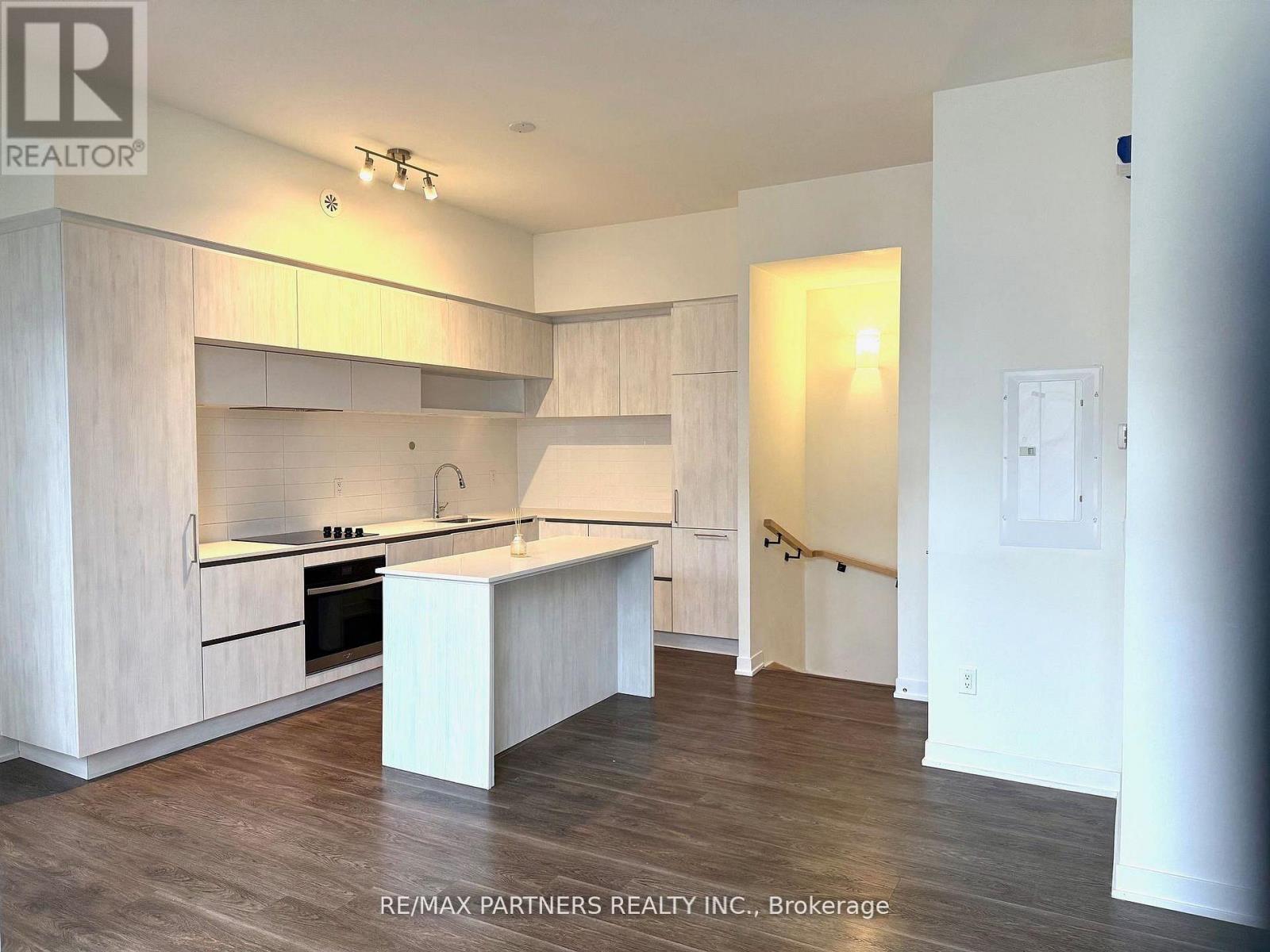 924 - 2 Steckley House Lane, Richmond Hill, Ontario  L4S 0N4 - Photo 7 - N12684844