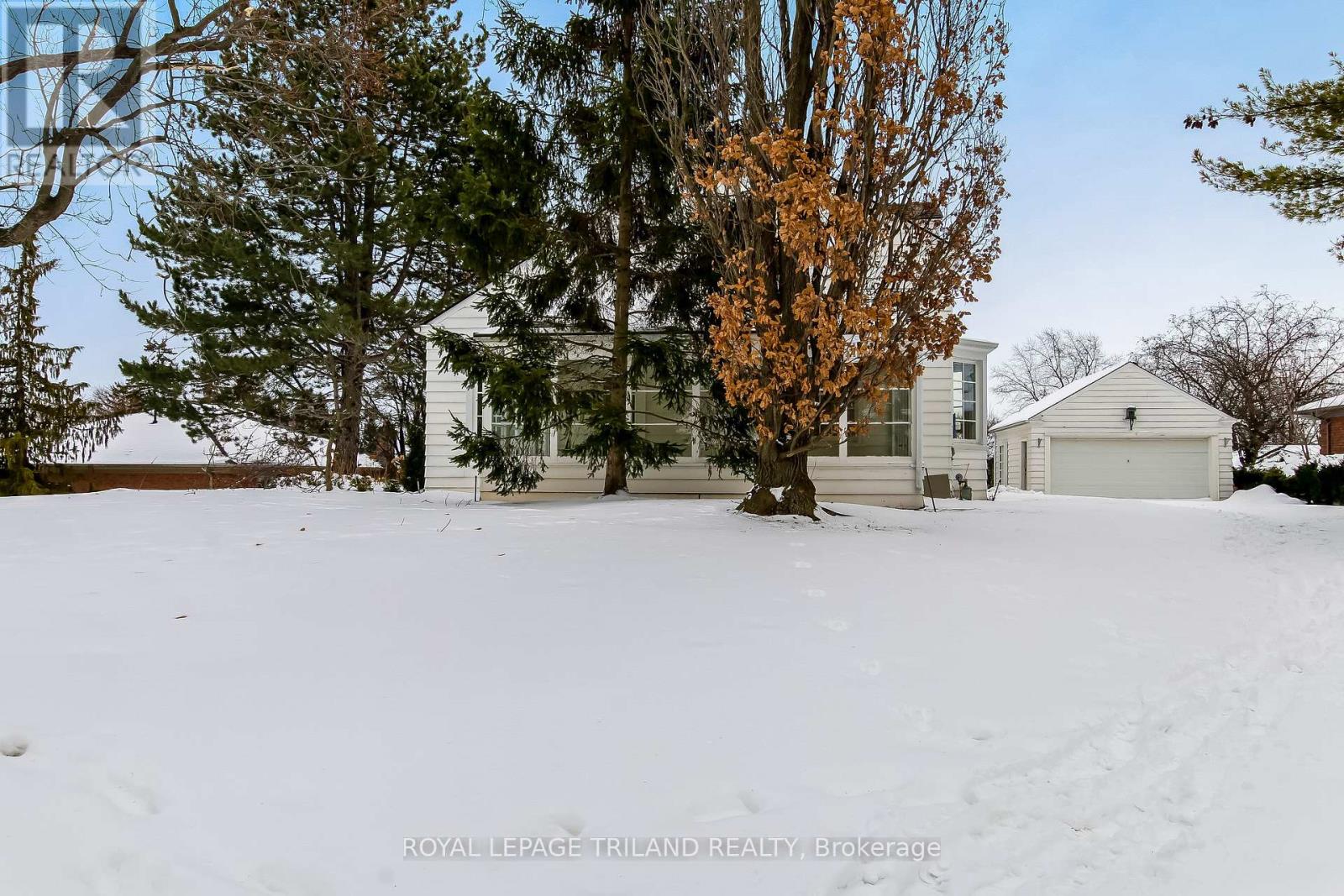 1965 Highland Heights, London South, Ontario  N6C 6C4 - Photo 3 - X12670878