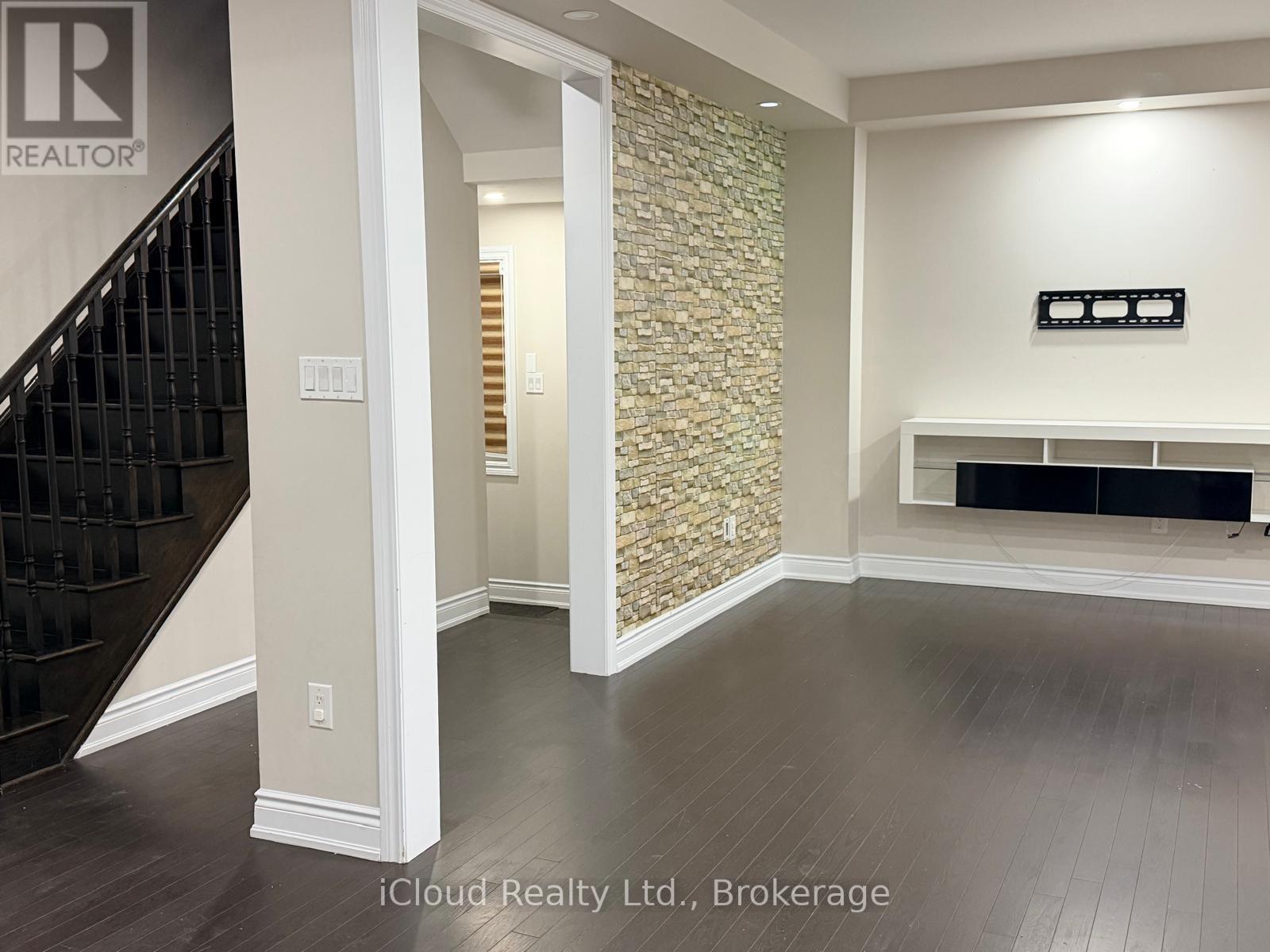 Upper - 16 Provost Trail, Brampton, Ontario  L6Y 6E7 - Photo 4 - W12684806