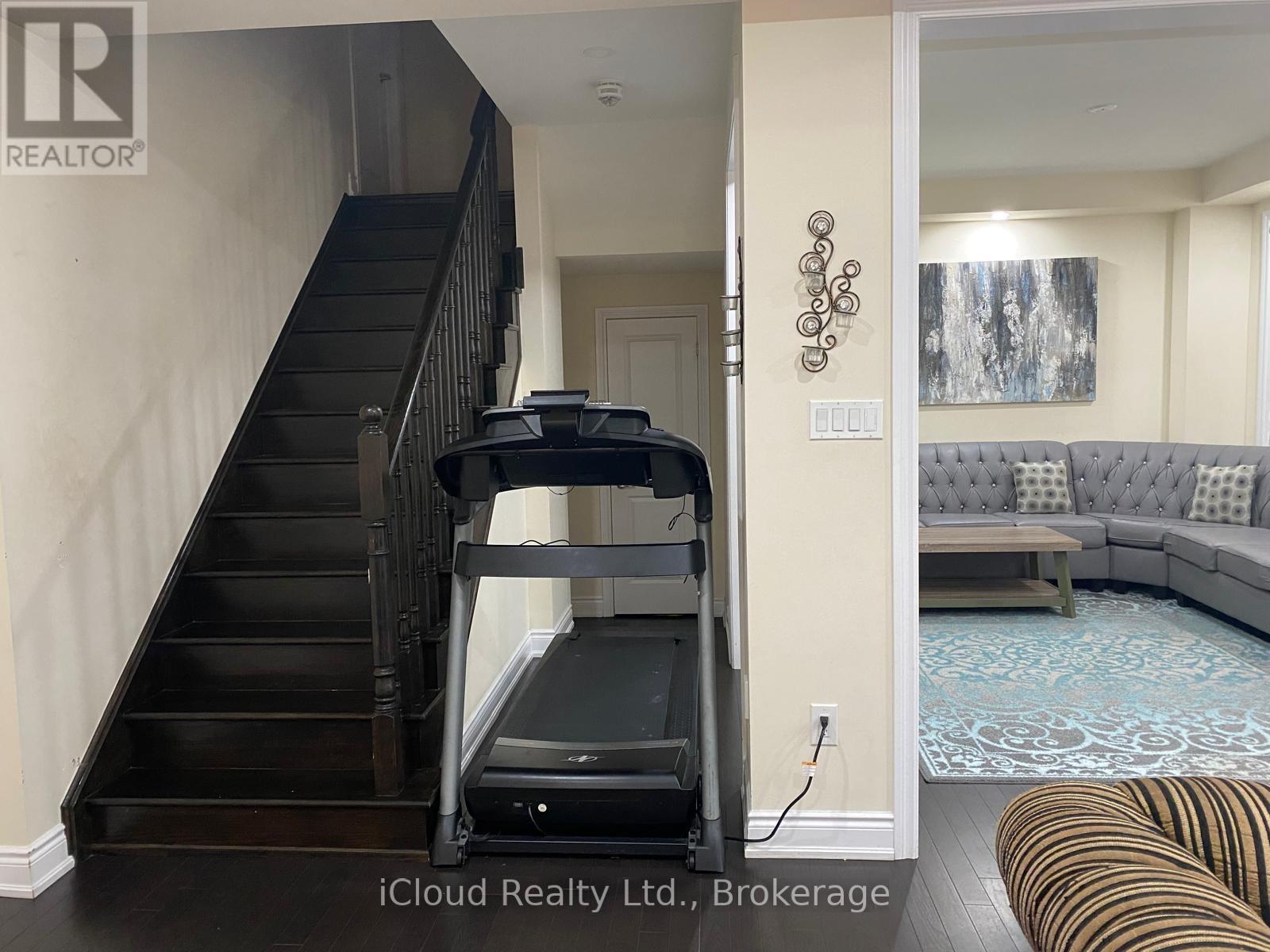 Upper - 16 Provost Trail, Brampton, Ontario  L6Y 6E7 - Photo 8 - W12684806