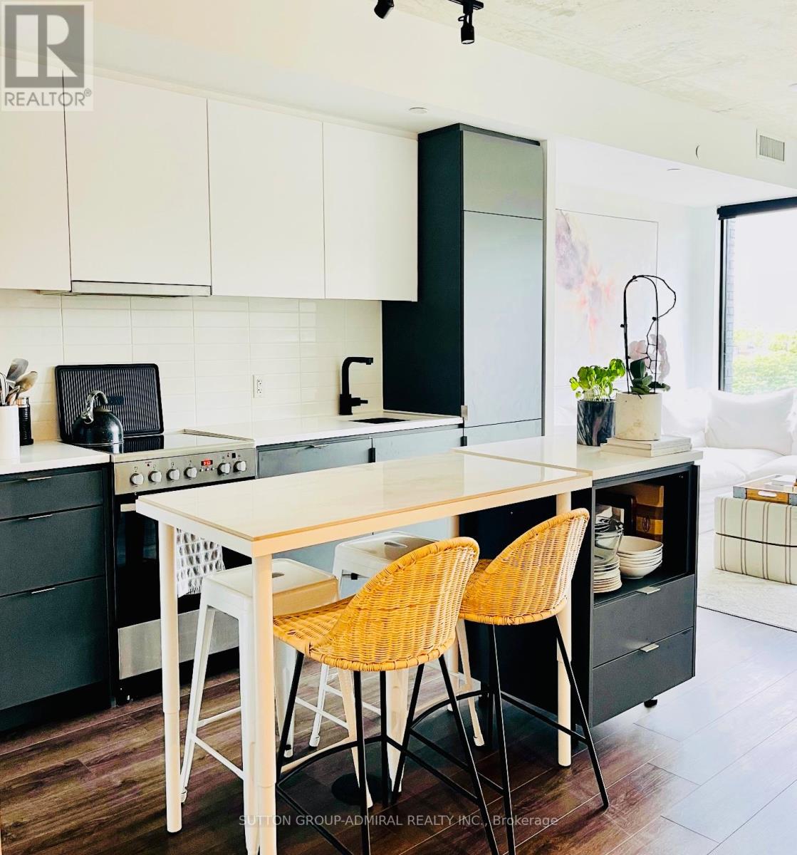 323 - 7 Smith Crescent, Toronto, Ontario  M8Z 0G3 - Photo 12 - W12684838