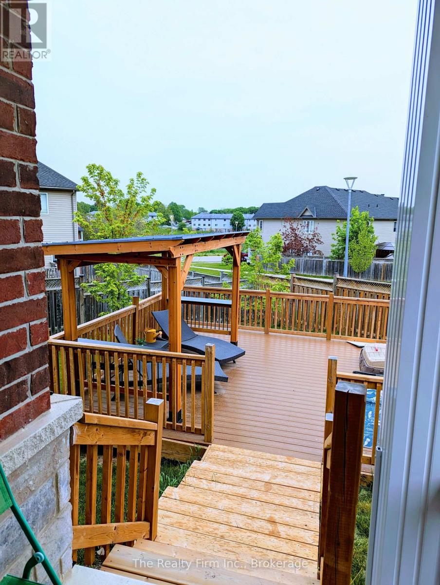 721 Crawford Crescent, Woodstock, Ontario  N4S 0B7 - Photo 3 - X12684880