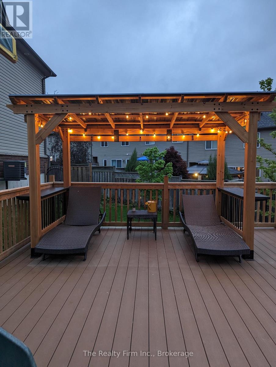 721 Crawford Crescent, Woodstock, Ontario  N4S 0B7 - Photo 5 - X12684880