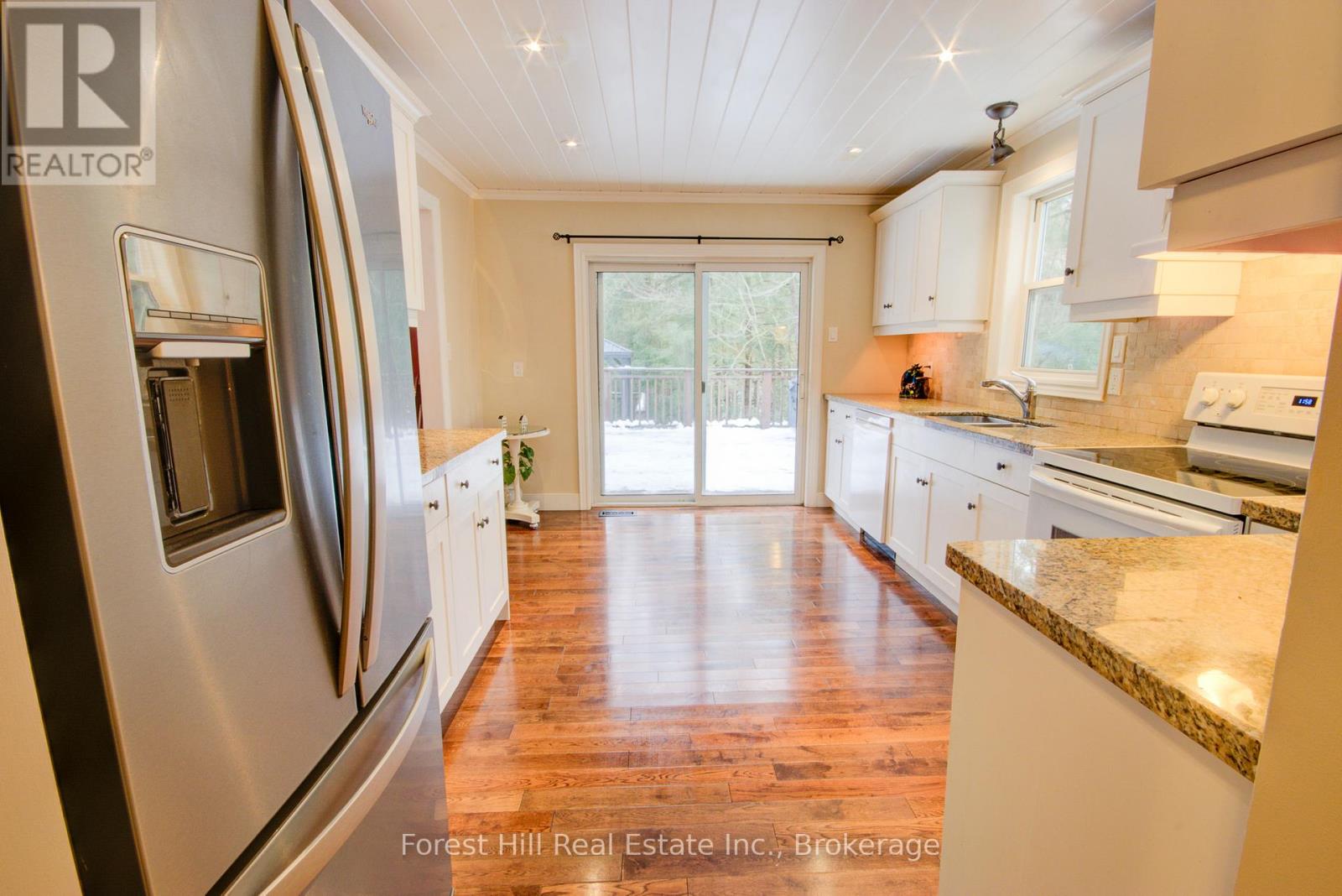 33 Meadow Heights Drive, Bracebridge (Monck (Bracebridge)), Ontario  P1L 1A2 - Photo 12 - X12684876