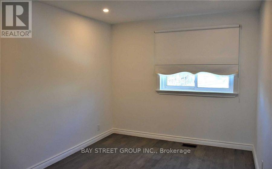 Main - 185 Taylor Mills Drive N, Richmond Hill, Ontario  L4C 2T5 - Photo 5 - N12684862