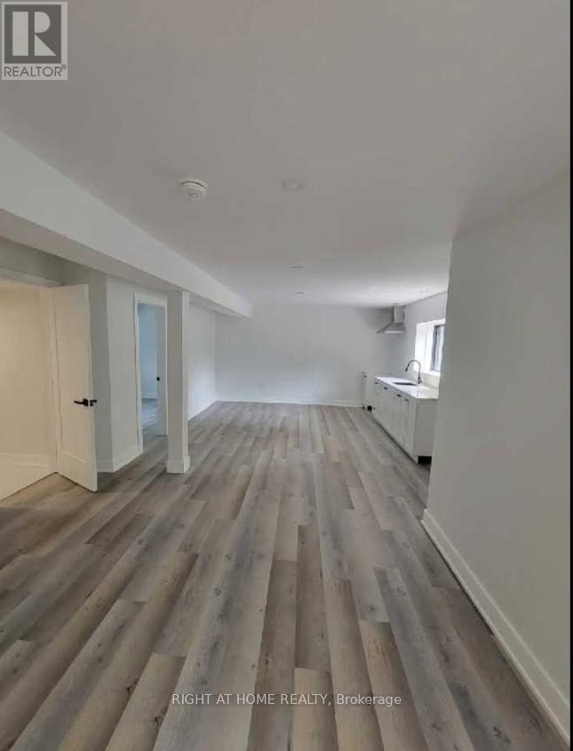 215 Bayview Avenue, Georgina, Ontario  L4P 2T3 - Photo 5 - N12630064