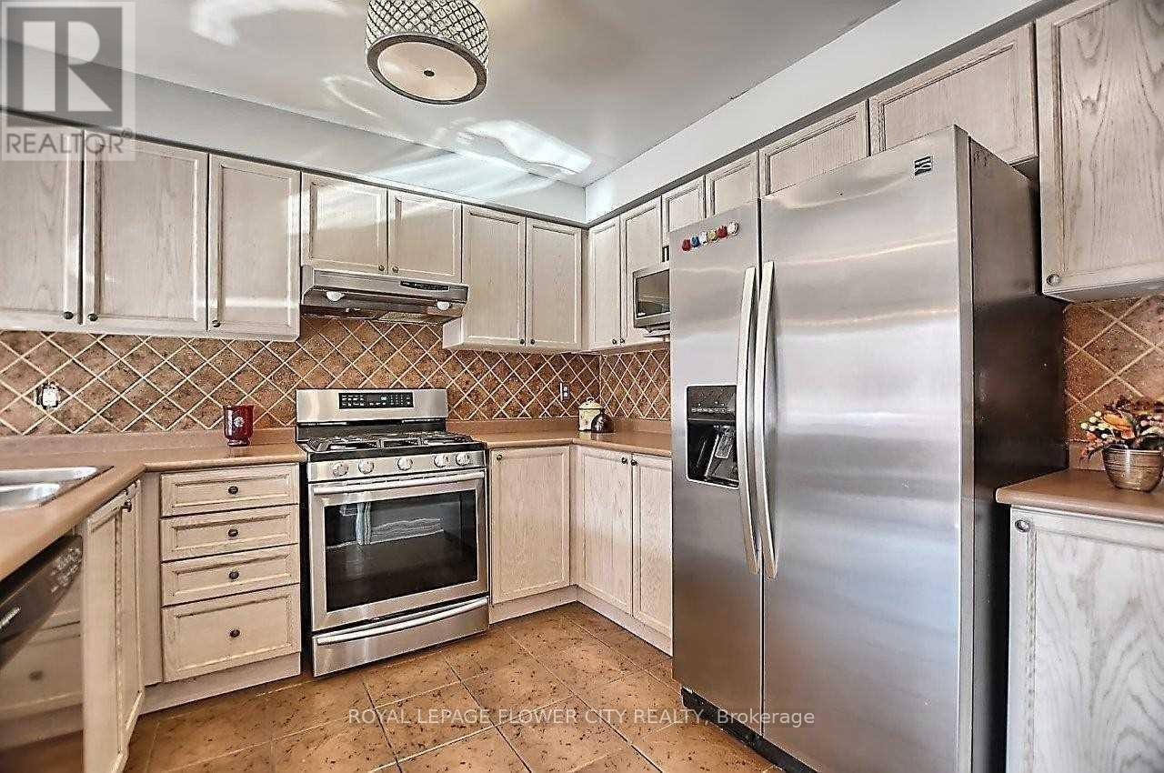 3087 Highbourne Crescent, Oakville, Ontario  L6M 5H1 - Photo 10 - W12684870