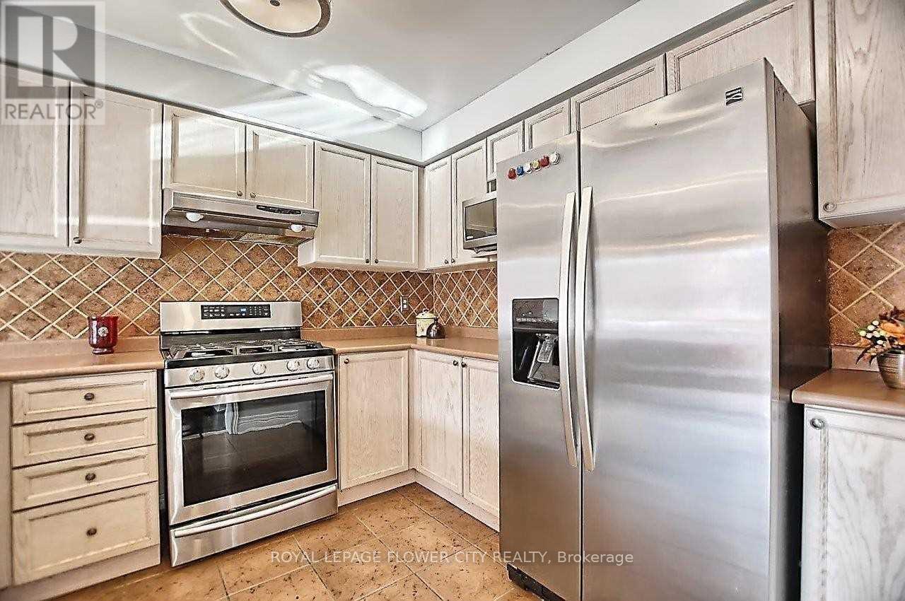 3087 Highbourne Crescent, Oakville, Ontario  L6M 5H1 - Photo 11 - W12684870