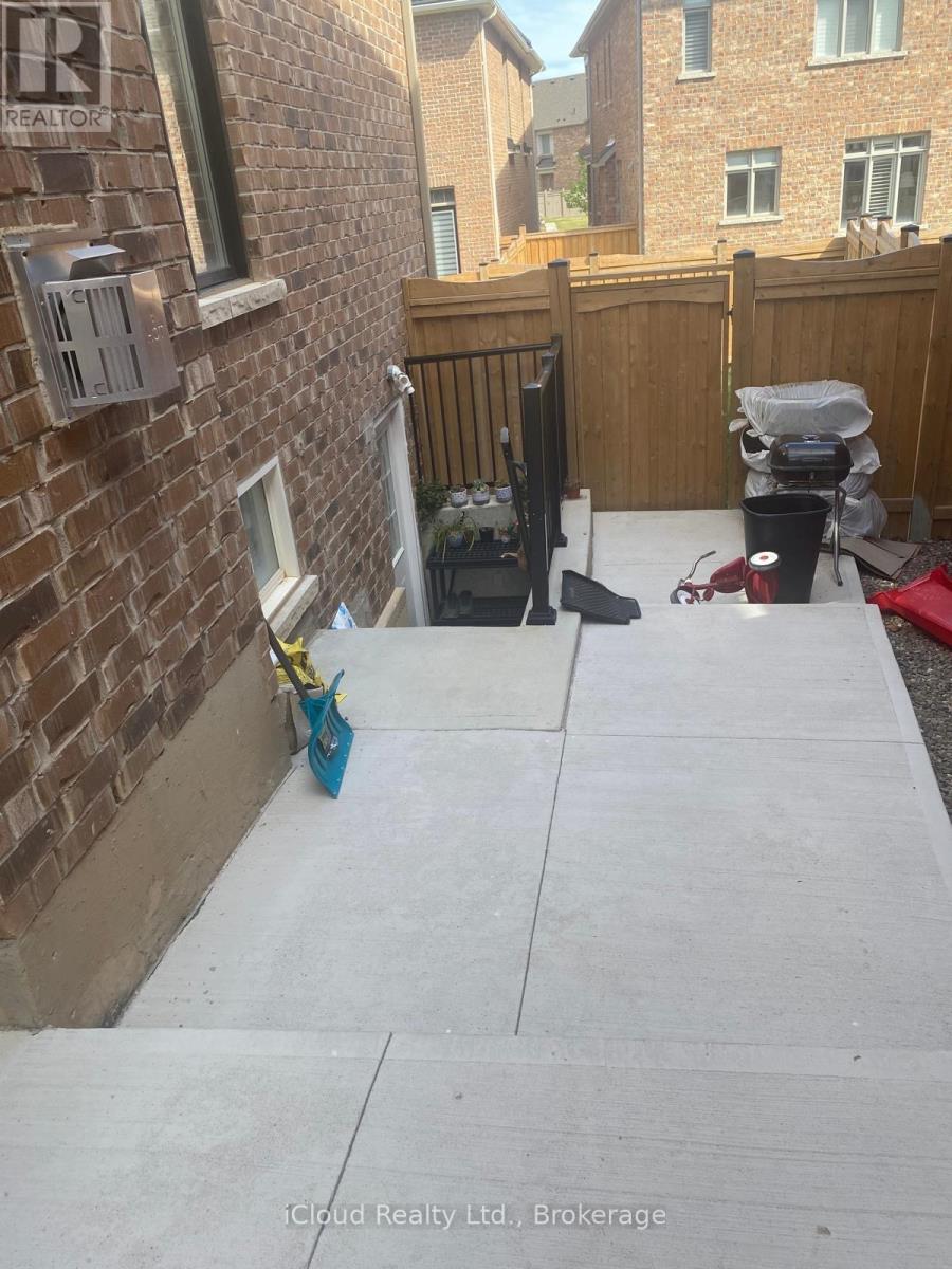 Lower - 16 Provost Trail, Brampton, Ontario  L6Y 6E7 - Photo 2 - W12684874