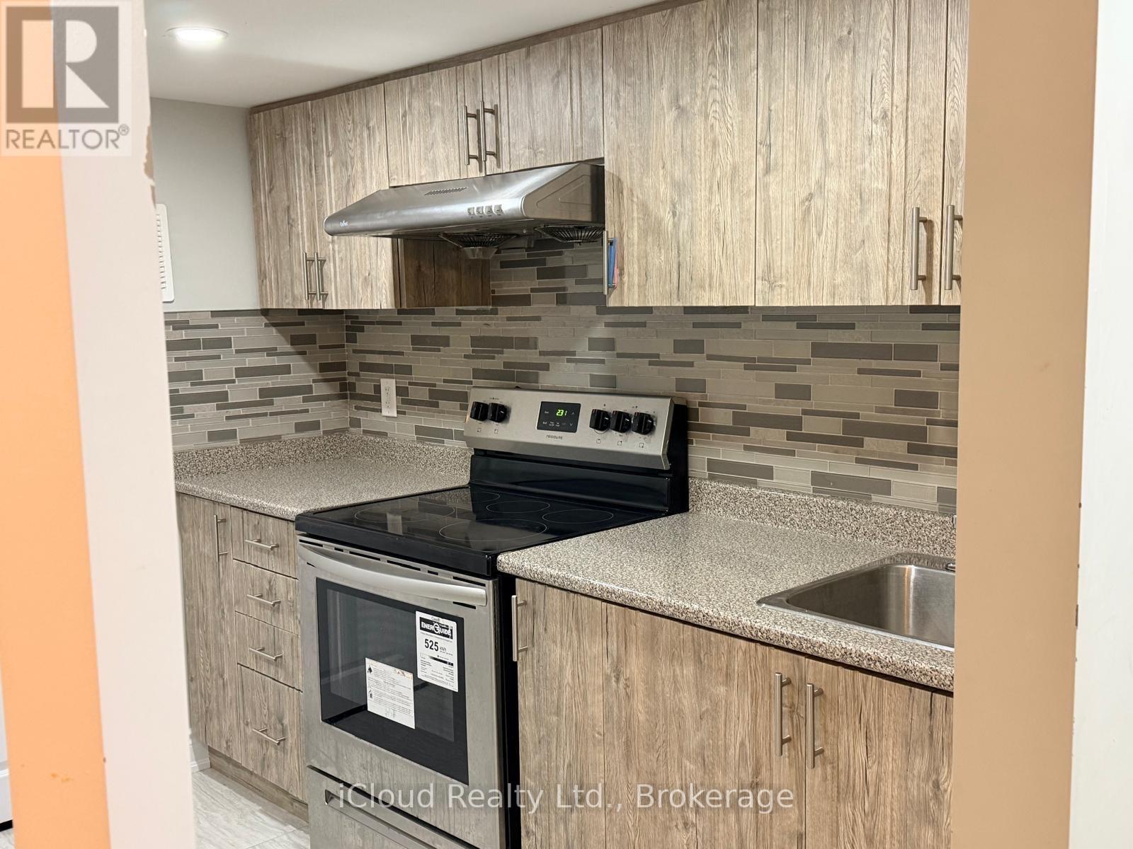 Lower - 16 Provost Trail, Brampton, Ontario  L6Y 6E7 - Photo 4 - W12684874