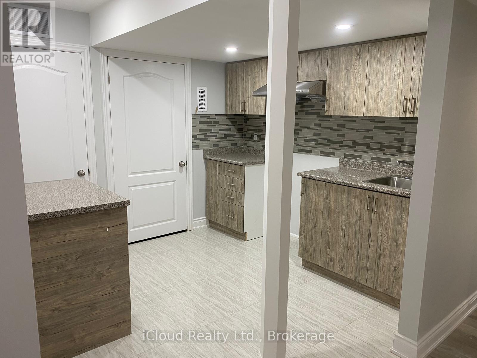 Lower - 16 Provost Trail, Brampton, Ontario  L6Y 6E7 - Photo 5 - W12684874