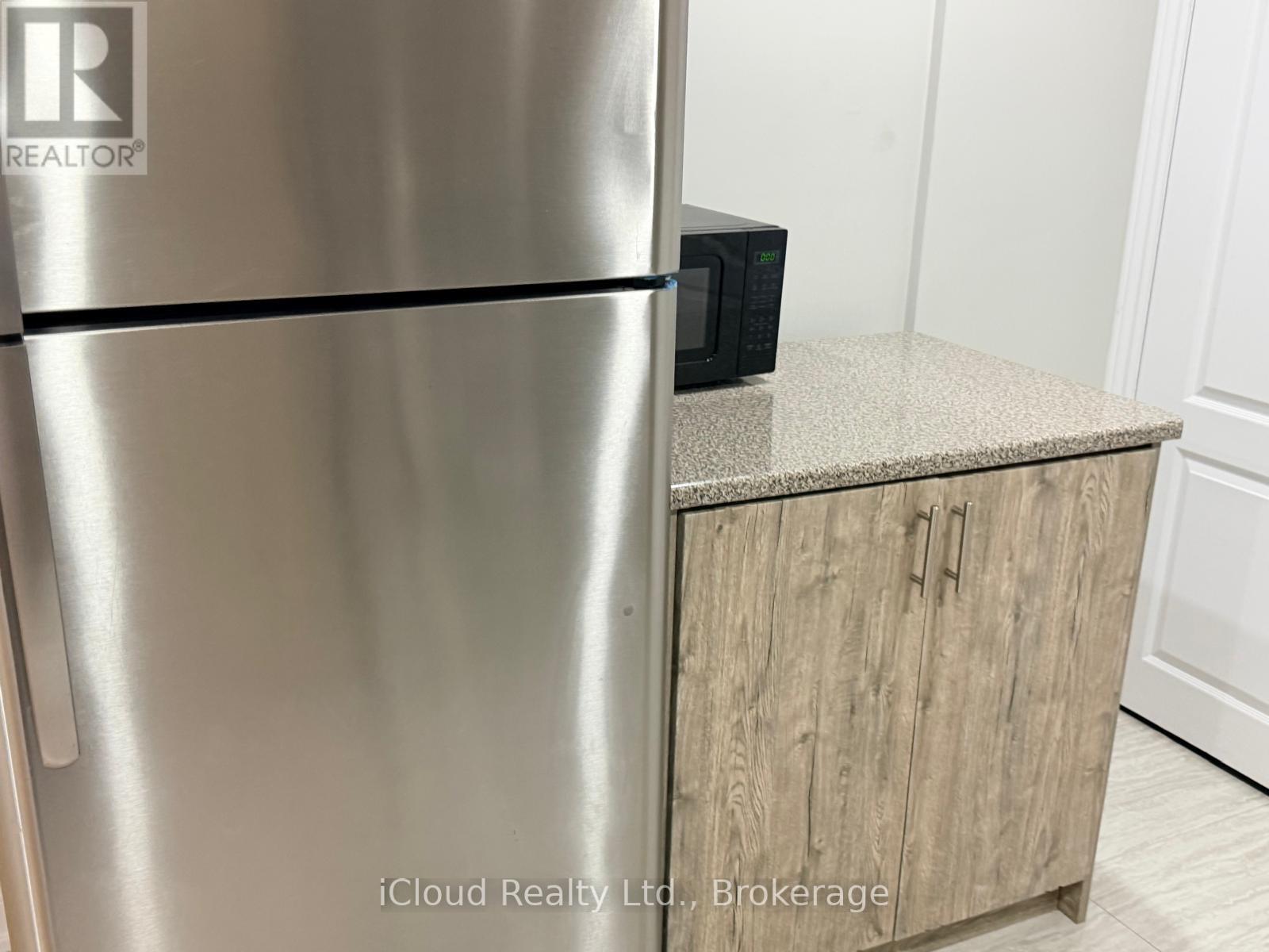 Lower - 16 Provost Trail, Brampton, Ontario  L6Y 6E7 - Photo 6 - W12684874