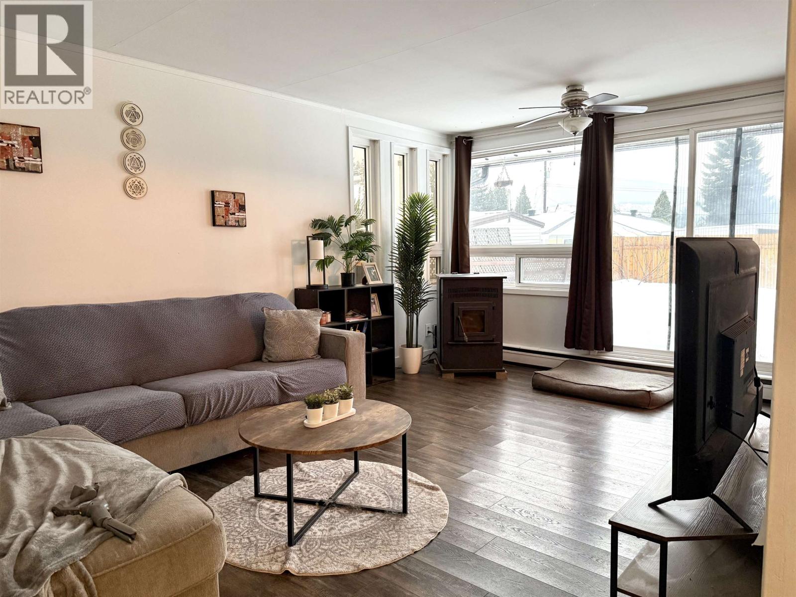 29 Saguenay Street, Kitimat, British Columbia  V8C 1W7 - Photo 2 - R3078040