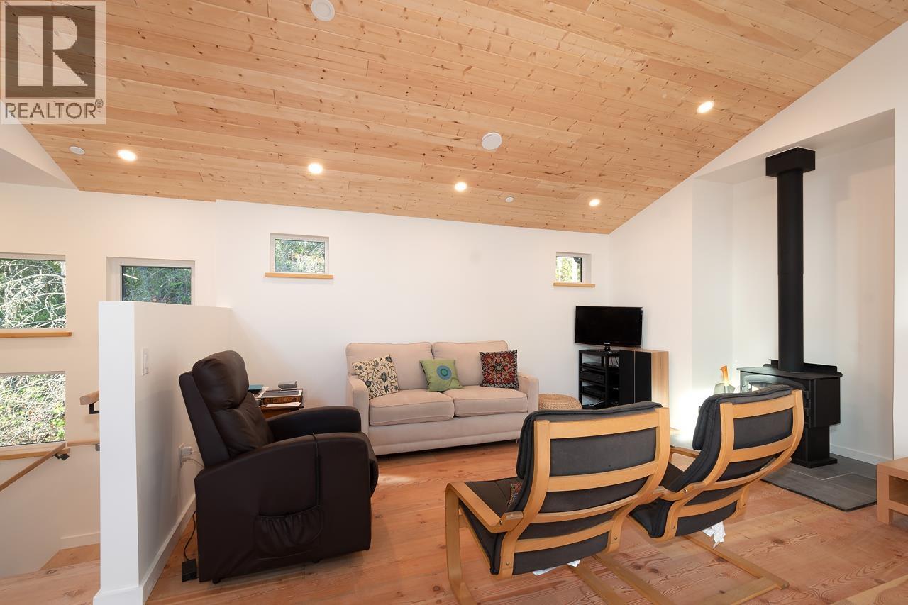 1580 Evergreen Lane, Bowen Island, British Columbia  V0N 1G2 - Photo 3 - R3027456