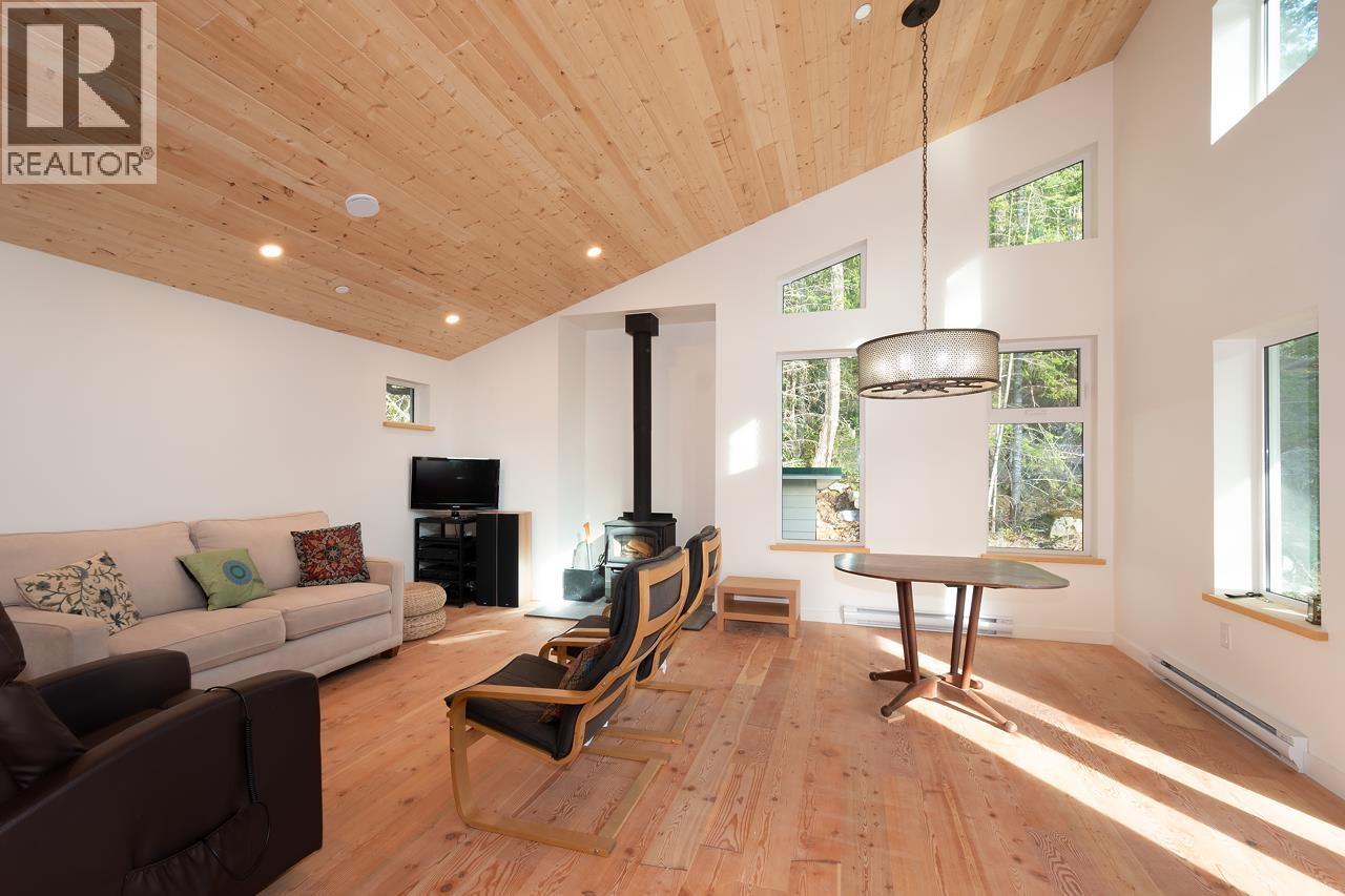 1580 Evergreen Lane, Bowen Island, British Columbia  V0N 1G2 - Photo 2 - R3027456