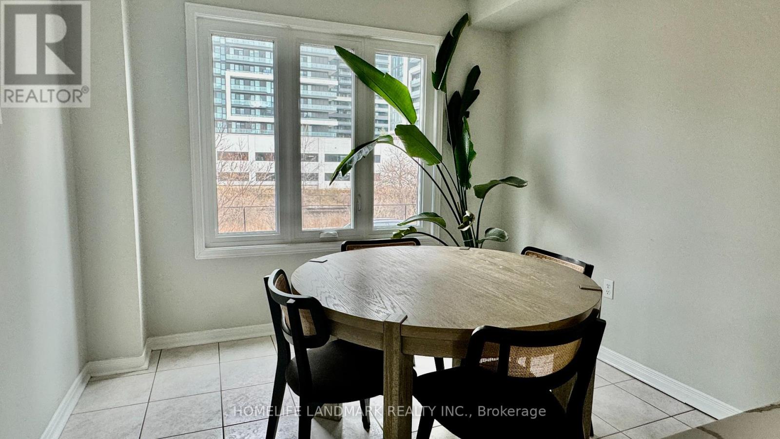 62 Beresford Drive, Richmond Hill, Ontario  L4B 4J5 - Photo 2 - N12684884