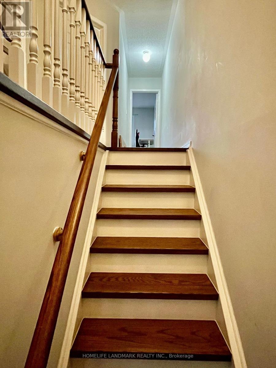 62 Beresford Drive, Richmond Hill, Ontario  L4B 4J5 - Photo 8 - N12684884