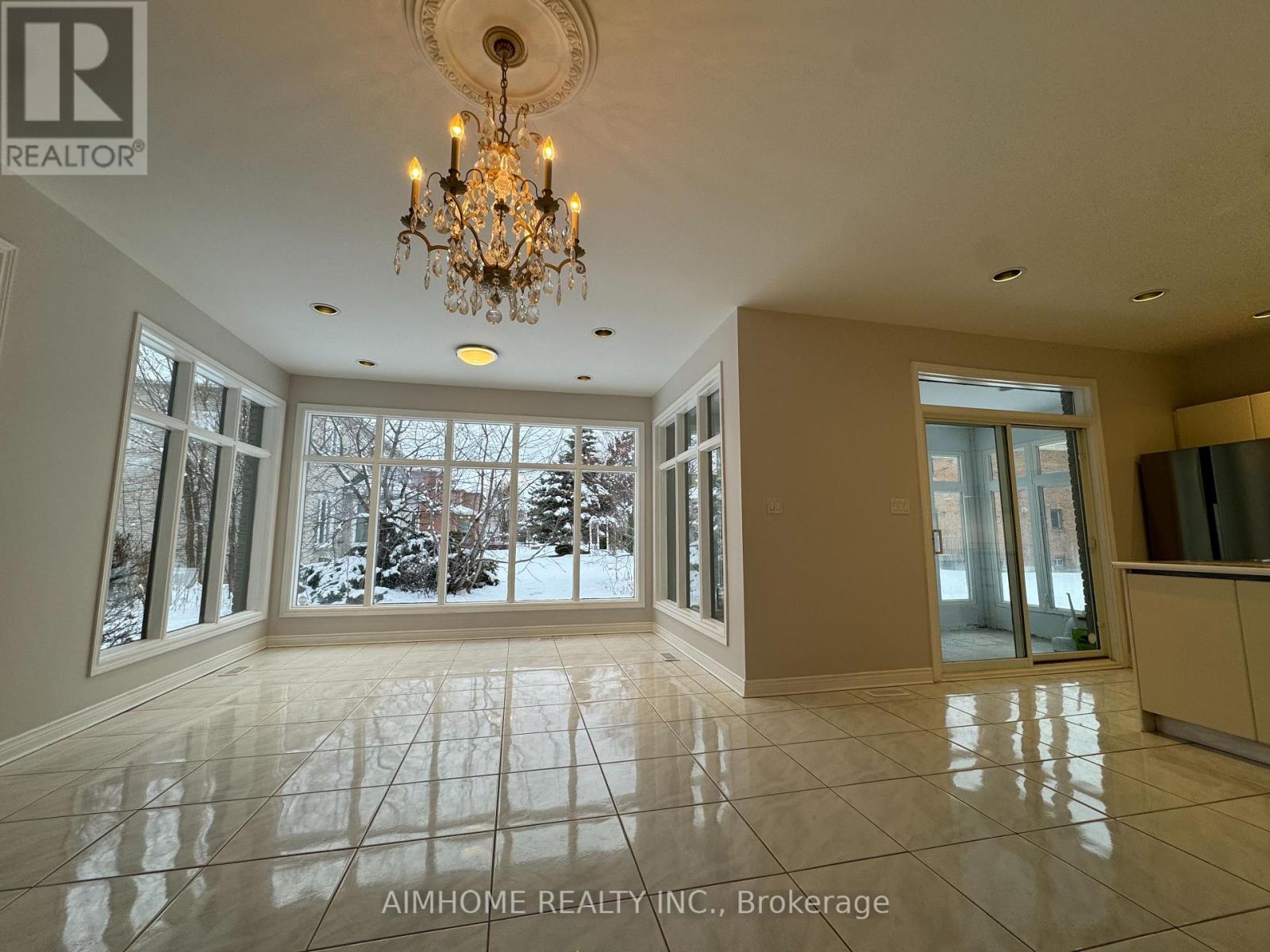 92 Springbrook Drive, Richmond Hill, Ontario  L4B 3P9 - Photo 4 - N12684918